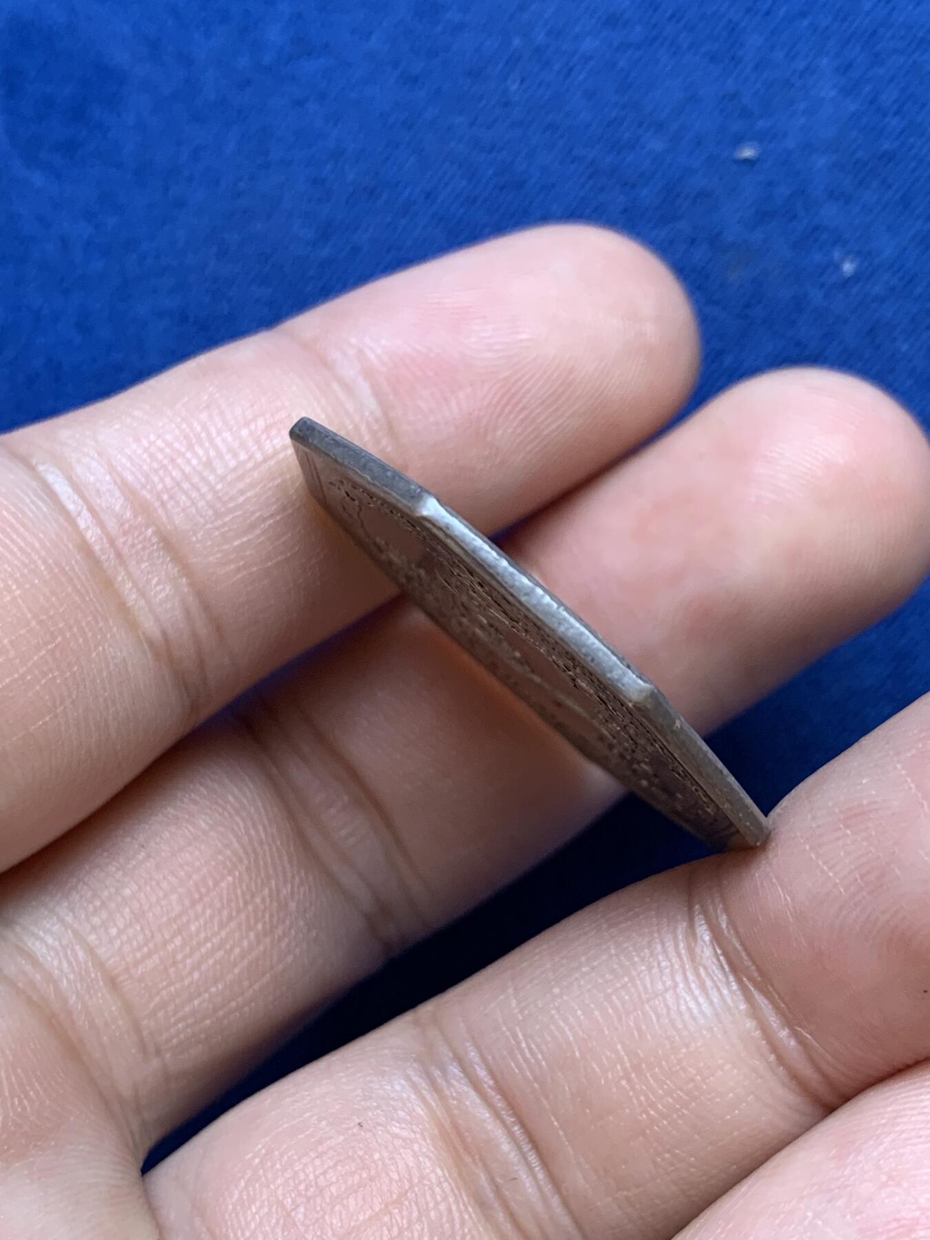 《竞宝斋》第291场- 周日，周一，周二 3场连拍 （全场包邮） 法国路易十六头像纹章八角银质代币，11.92g，32.2mm，早期无边铭