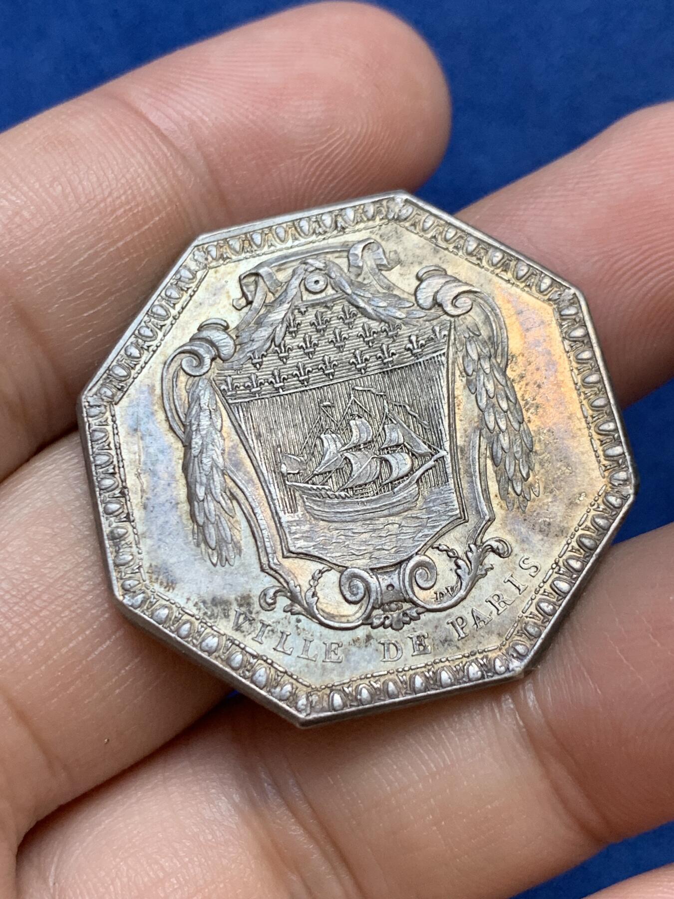 《竞宝斋》第291场- 周日，周一，周二 3场连拍 （全场包邮） 法国八角银质代币，巴黎市政厅，15.24g，34mm，早期无边铭