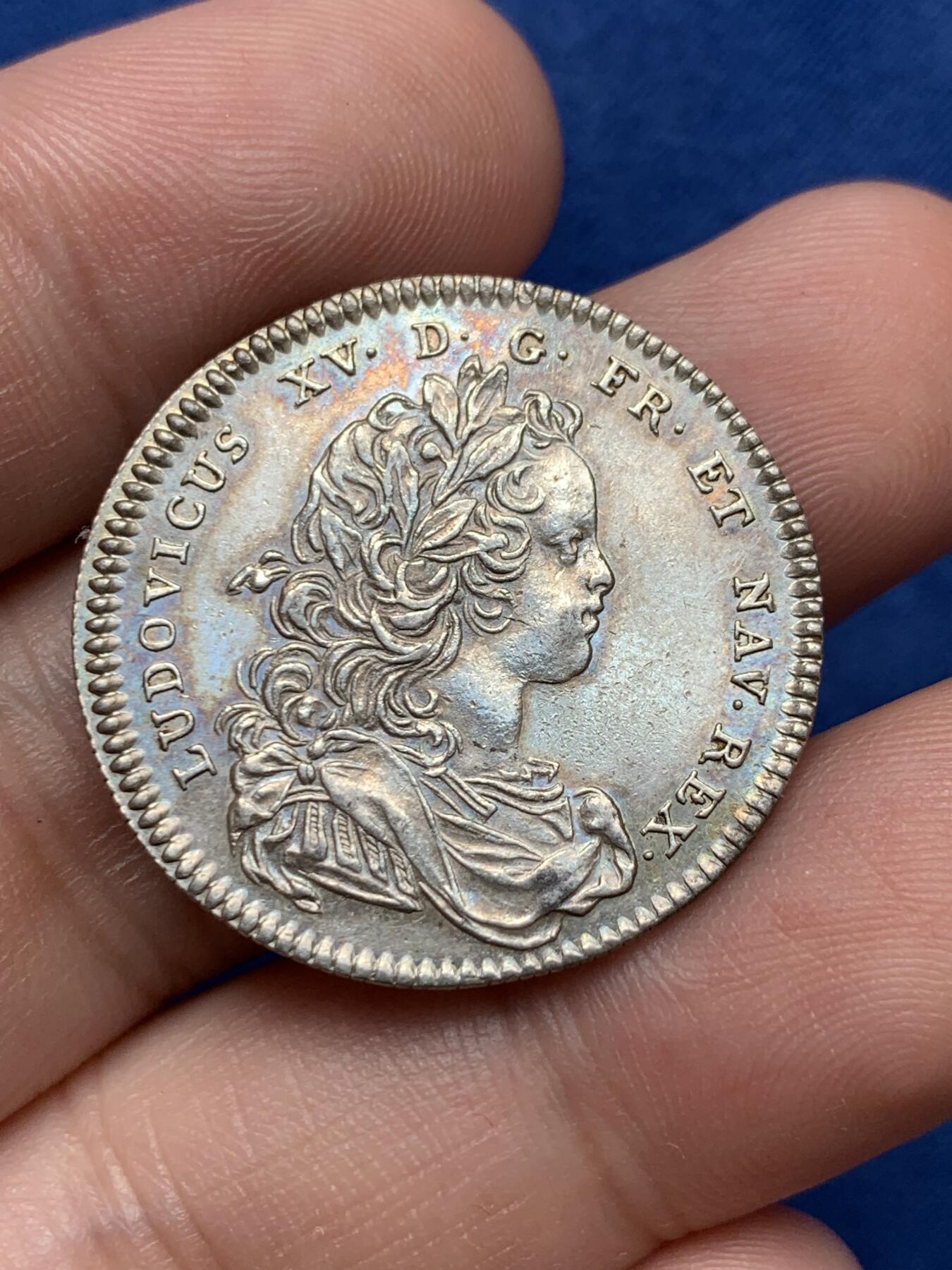 《竞宝斋》第291场- 周日，周一，周二 3场连拍 （全场包邮） 法国1722年战争与和平银质代币，铭文：如果想和平，就发动战争，路易十五少见头像，7.85g，29.3mm