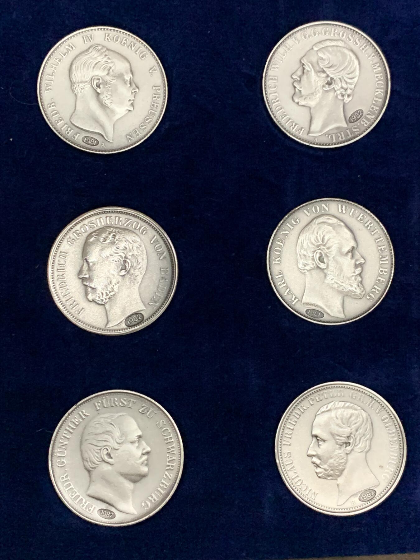 《竞宝斋》第290场- 周日，周一，周二 3场连拍 （全场包邮） 德国1982年复刻版999纯银磨砂泰勒全集带证书配实木盒 单枚重量11.9克左右*12