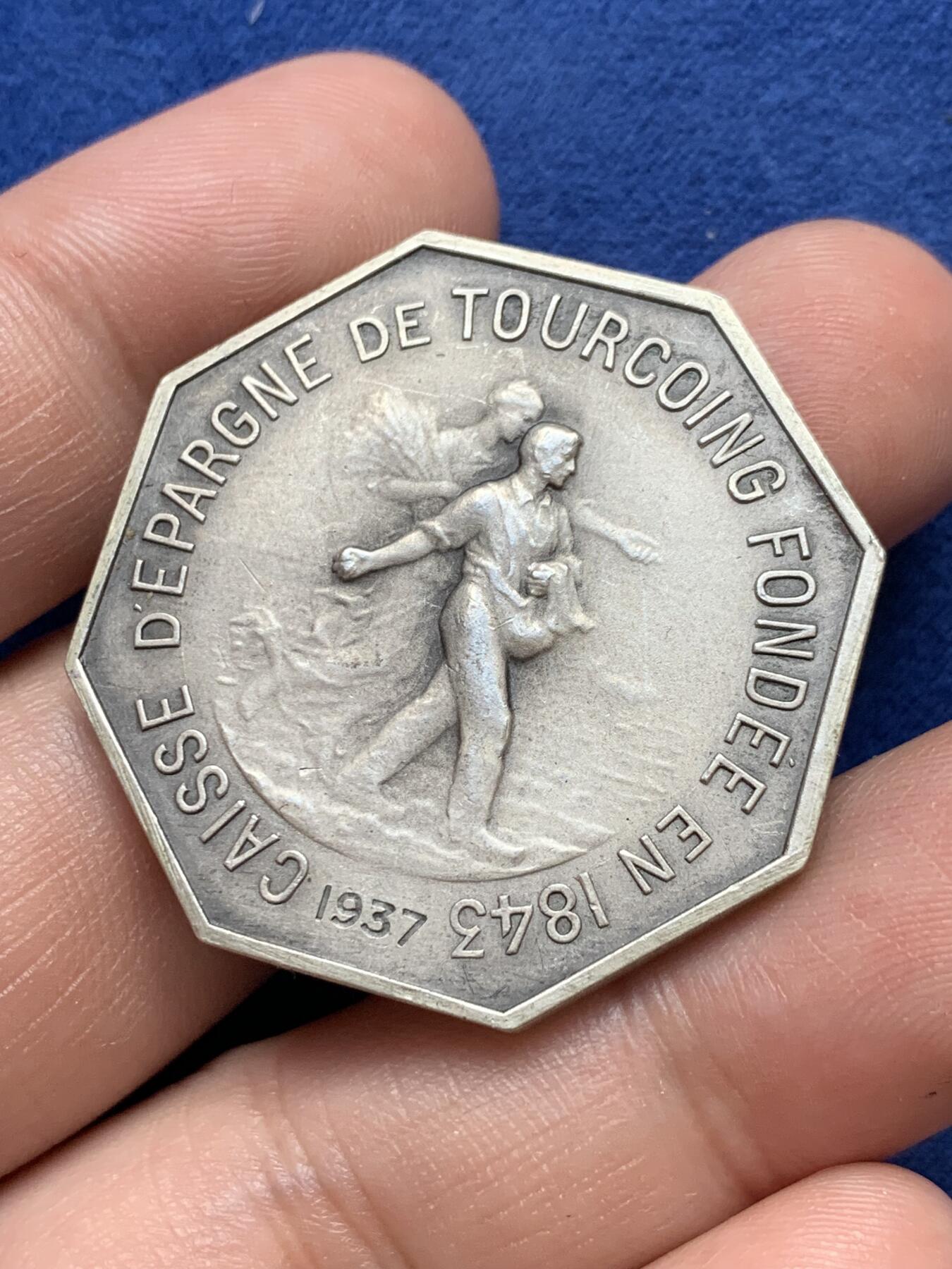 《竞宝斋》第291场- 周日，周一，周二 3场连拍 （全场包邮） 法国八角银质代币，图尔昆储蓄银行，26.28g，35.8mm，菱形野猪头+ARGENT边铭