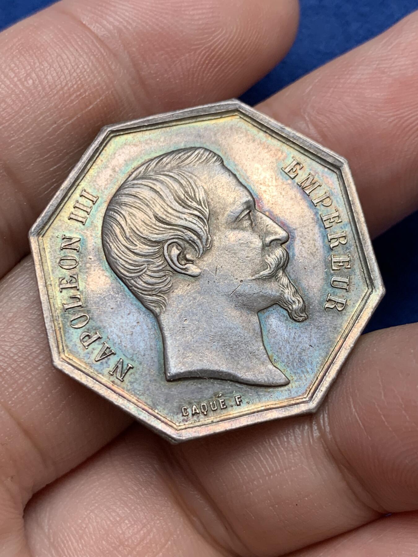 《竞宝斋》第291场- 周日，周一，周二 3场连拍 （全场包邮） 法国八角银质代币，拿破仑三世头像太阳保险公司，14.52g，31mm，蜜蜂边铭