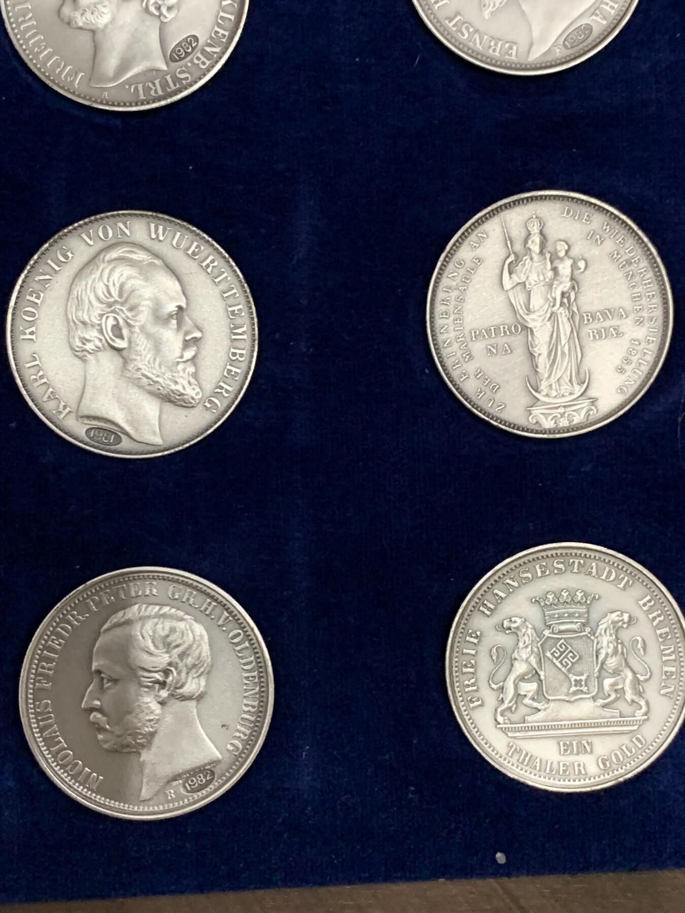 《竞宝斋》第290场- 周日，周一，周二 3场连拍 （全场包邮） 德国1982年复刻版999纯银磨砂泰勒全集带证书配实木盒 单枚重量11.9克左右*12