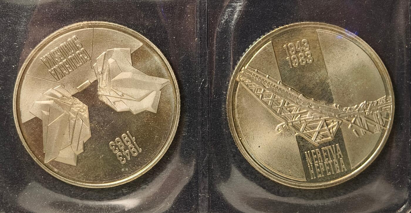 紫瑗钱币——第410期 南斯拉夫 1983年 纳若维河战役和苏捷斯卡河战役 40周年 纪念币 2枚套 精制 原包装