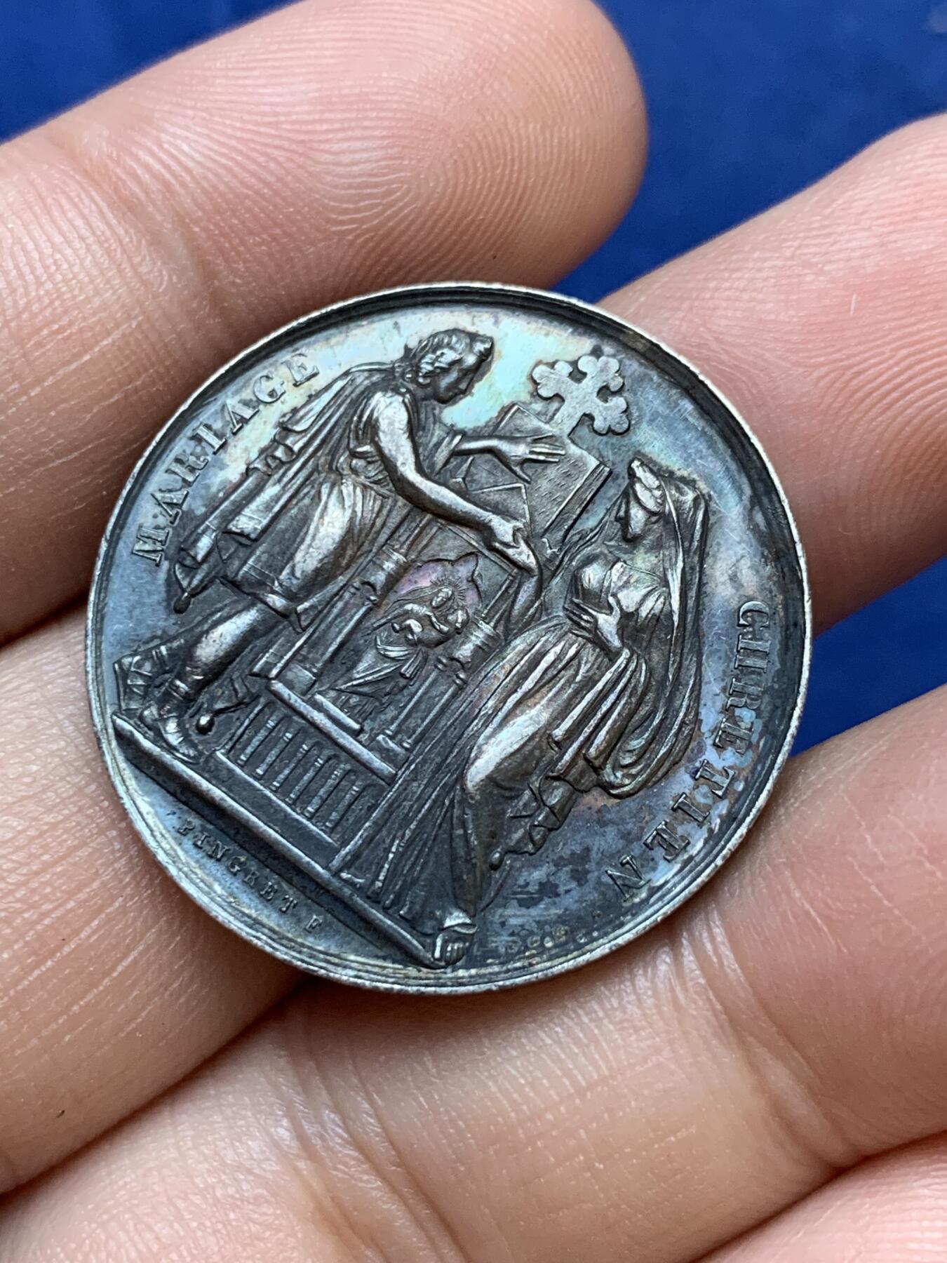 《竞宝斋》第291场- 周日，周一，周二 3场连拍 （全场包邮） 法国婚姻纪念圆型银代币 手指铭 30mm 11.9g