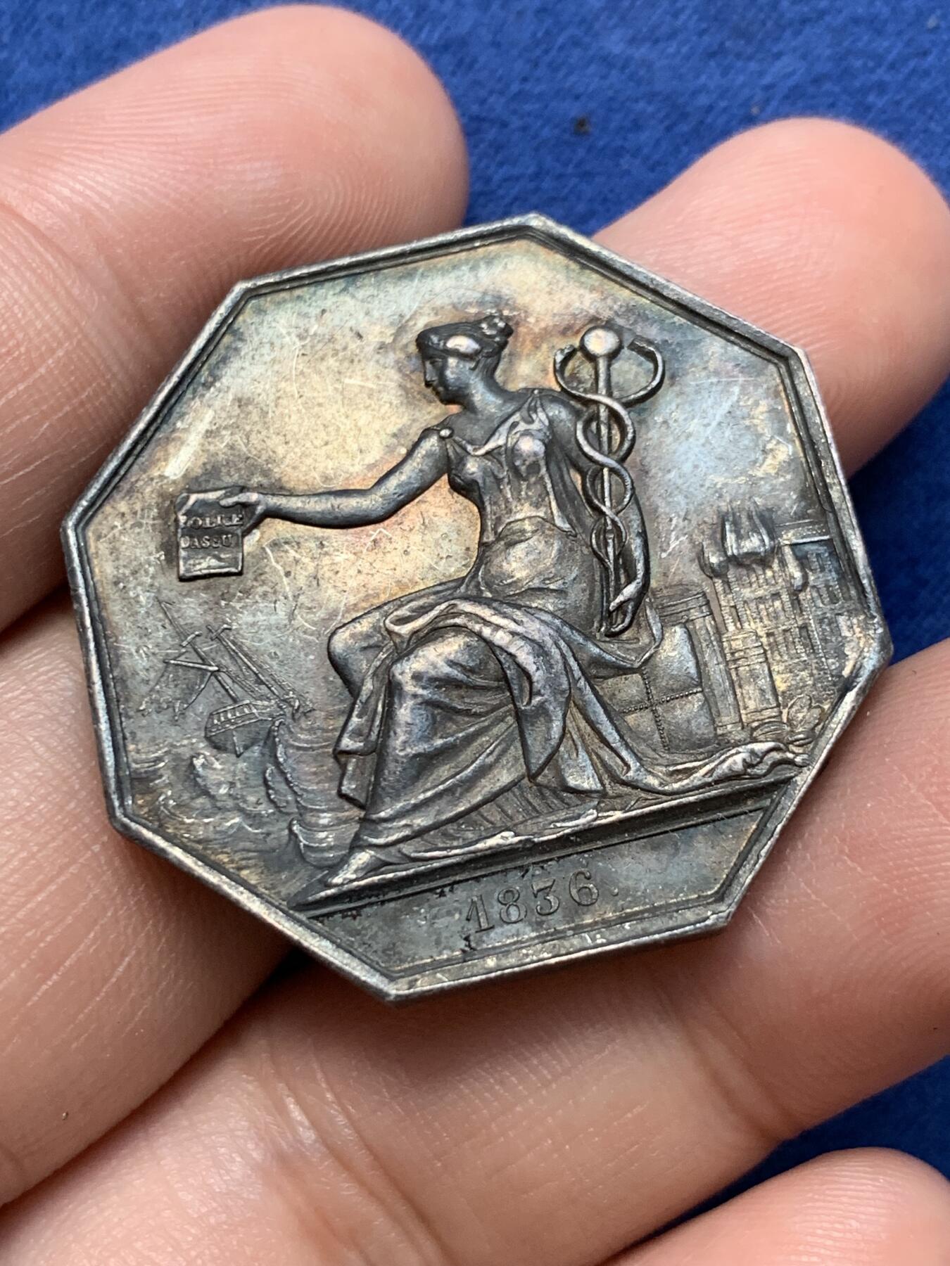 《竞宝斋》第291场- 周日，周一，周二 3场连拍 （全场包邮） 法国八角银质代币，海上火灾保险公司，19.36g，34.6mm，1832-1841油灯边铭