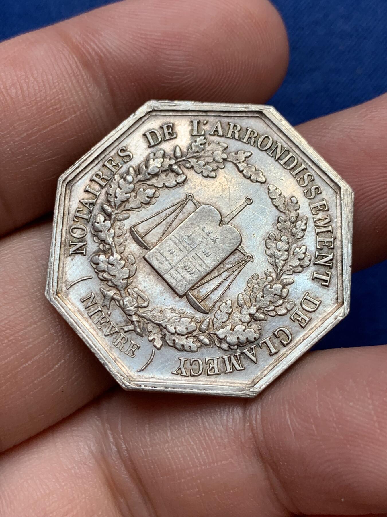 《竞宝斋》第291场- 周日，周一，周二 3场连拍 （全场包邮） 法国八角银质代币，克拉梅西·涅夫勒公证人，13.41g，31.3mm，丰饶角边铭