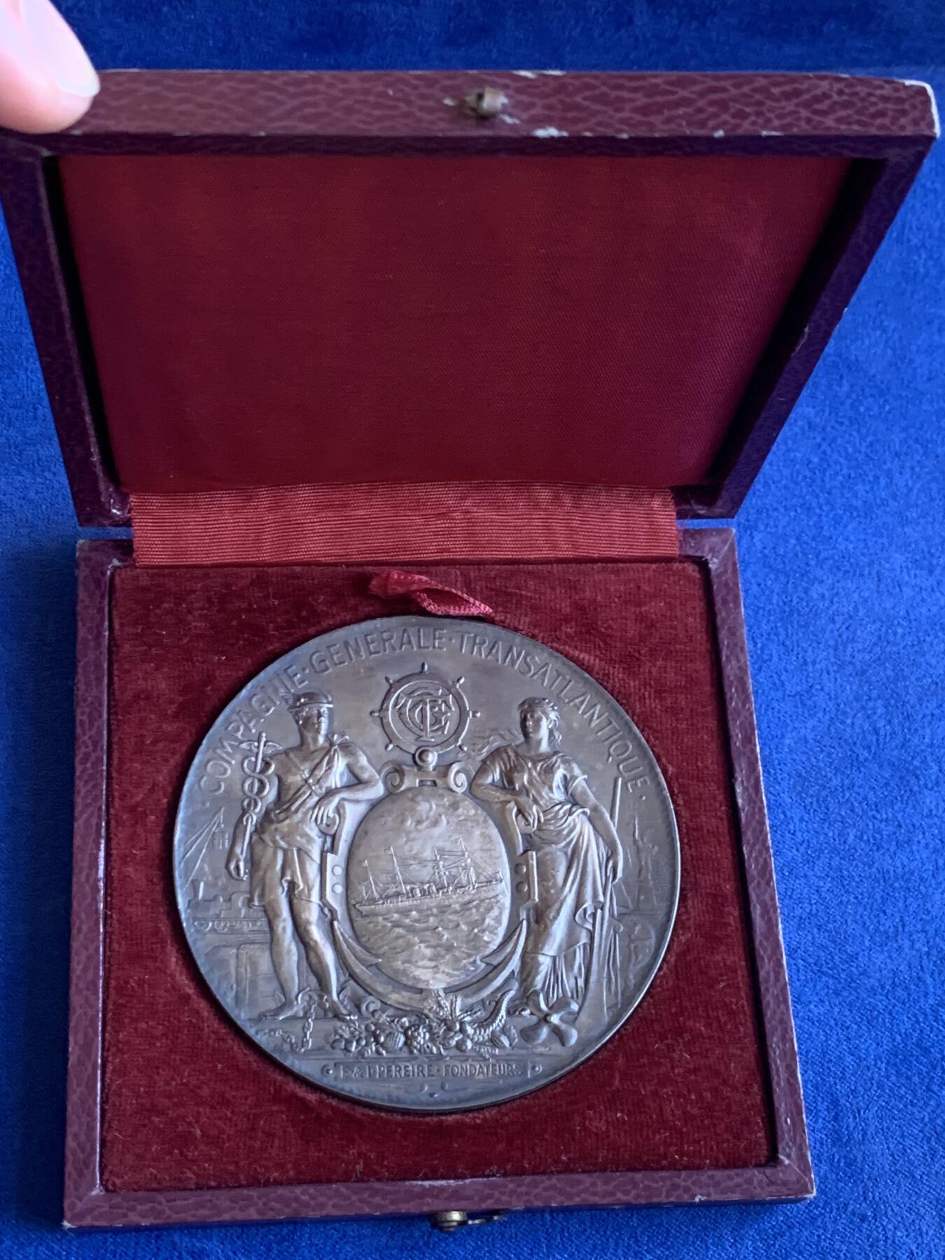 《竞宝斋》第291场- 周日，周一，周二 3场连拍 （全场包邮） 法国镀金大银章，大西洋邮政公司，168.73g，68.2mm，菱形+螃蟹ARGENT边铭，带原盒