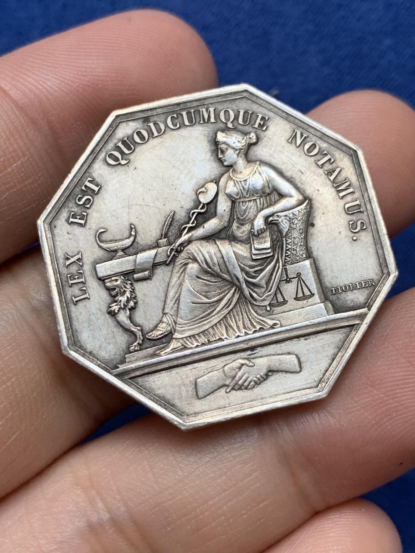 《竞宝斋》第291场- 周日，周一，周二 3场连拍 （全场包邮） 法国八角银质代币，波尔多公证人，17.67g，33.5mm，手指边铭