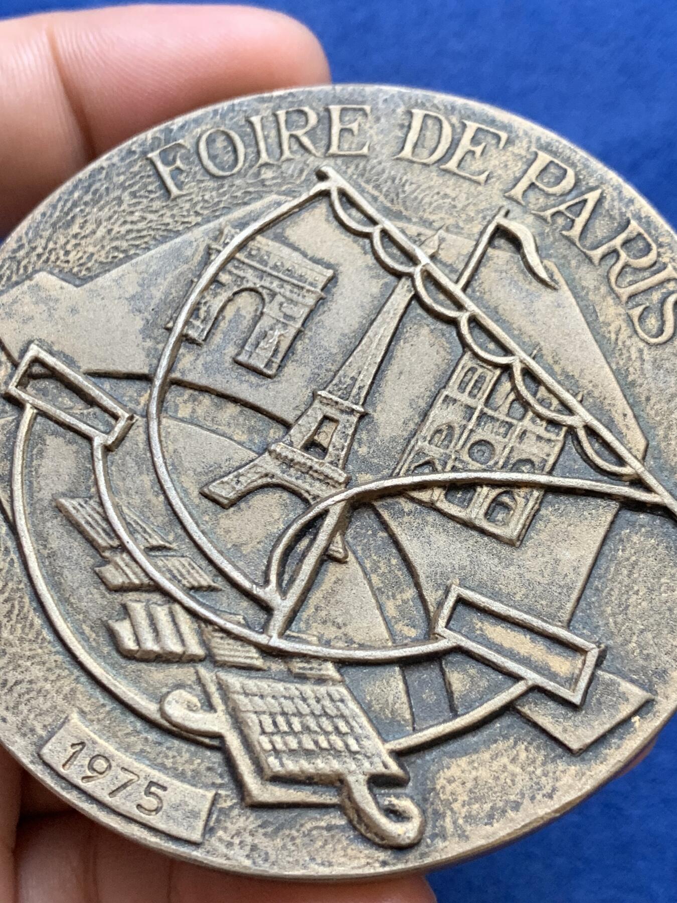 《竞宝斋》第291场- 周日，周一，周二 3场连拍 （全场包邮） 法国巴黎博览会大银章，174.49g，69mm，边铭：菱形+螃蟹