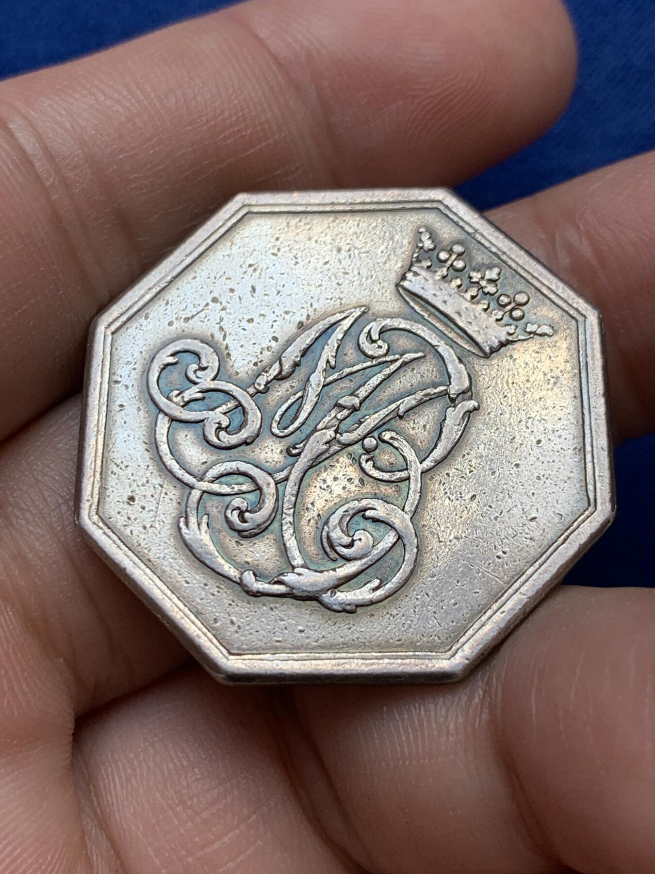 《竞宝斋》第291场- 周日，周一，周二 3场连拍 （全场包邮） 法国早期贵族双狮纹章八角银质代币，14.31g，32.9mm，早期无边铭