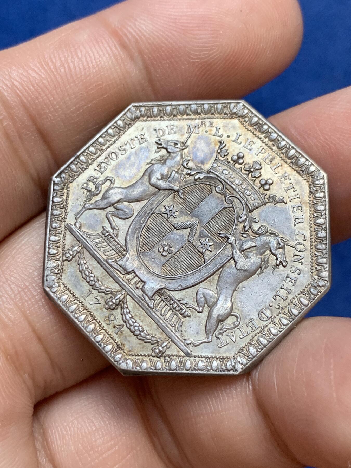 《竞宝斋》第291场- 周日，周一，周二 3场连拍 （全场包邮） 法国八角银质代币，巴黎市政厅，15.24g，34mm，早期无边铭