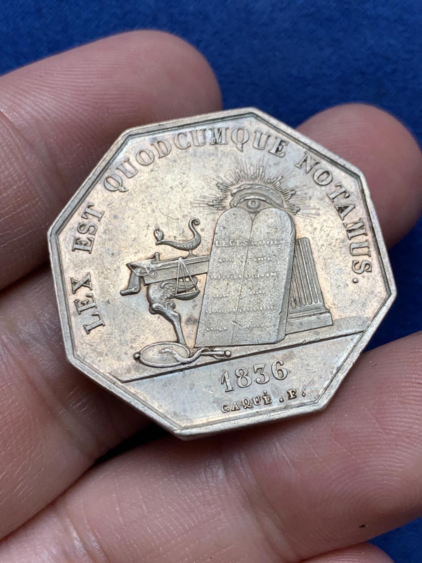 《竞宝斋》第291场- 周日，周一，周二 3场连拍 （全场包邮） 法国韦尔万公证人八角银jeton，31.4mm，12.78克，手指+ARGENT边铭