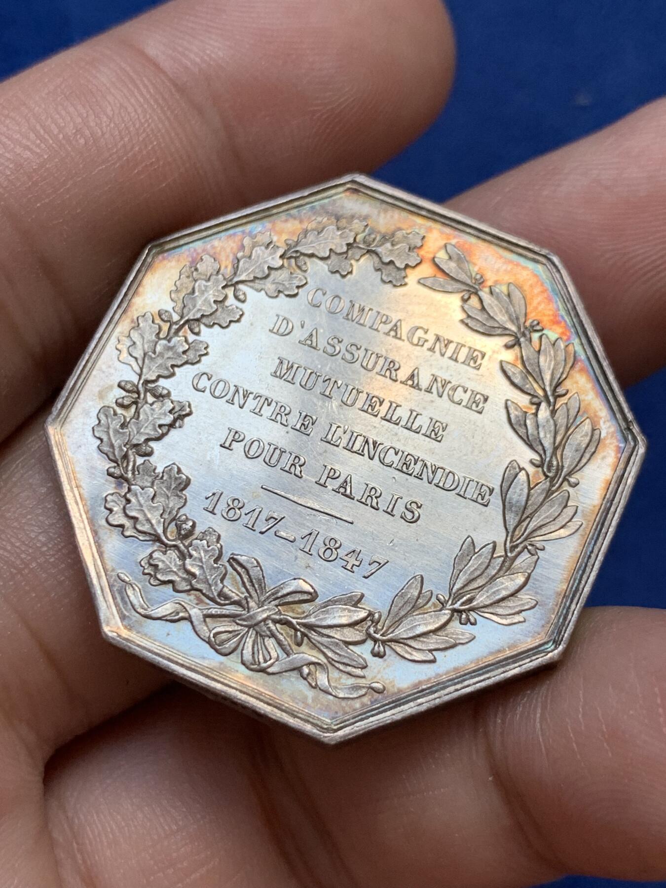 《竞宝斋》第291场- 周日，周一，周二 3场连拍 （全场包邮） 法国巴黎火灾保险公司八角银质代币，23.10g，36.2mm，蜜蜂边铭，边道犀利，厚重