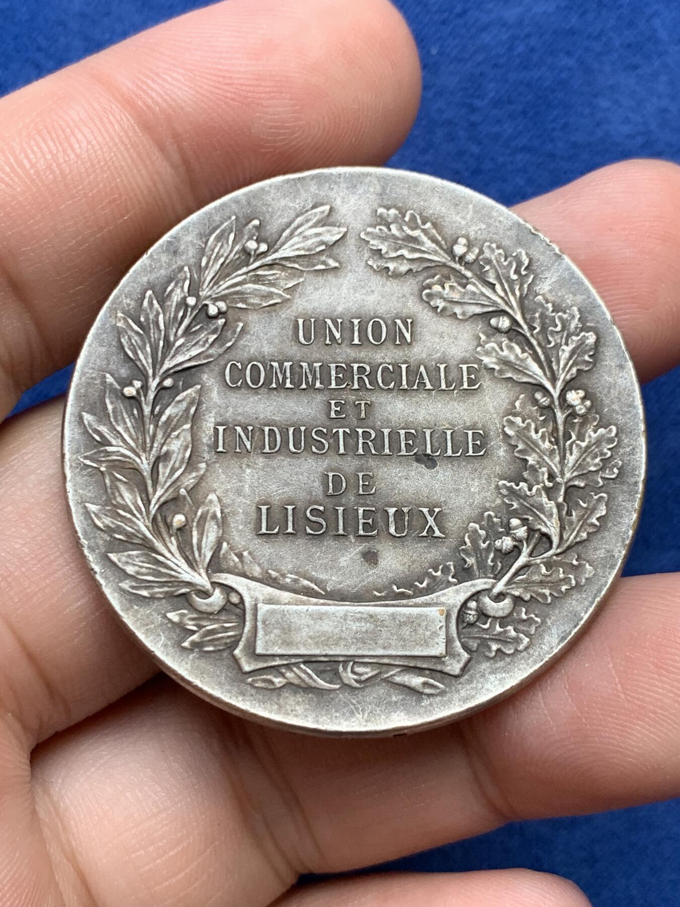 《竞宝斋》第291场- 周日，周一，周二 3场连拍 （全场包邮） 法国利雪工商联合会镀银铜章，33.94g，42.3mm，铜标边铭