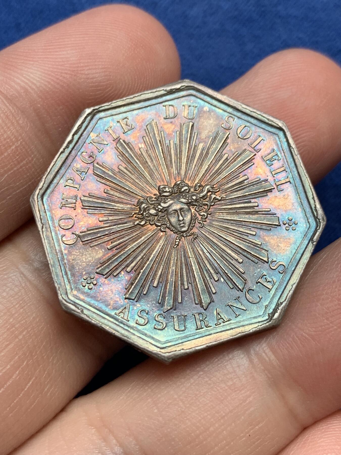 《竞宝斋》第291场- 周日，周一，周二 3场连拍 （全场包邮） 法国八角银质代币，拿破仑三世头像太阳保险公司，14.52g，31mm，蜜蜂边铭