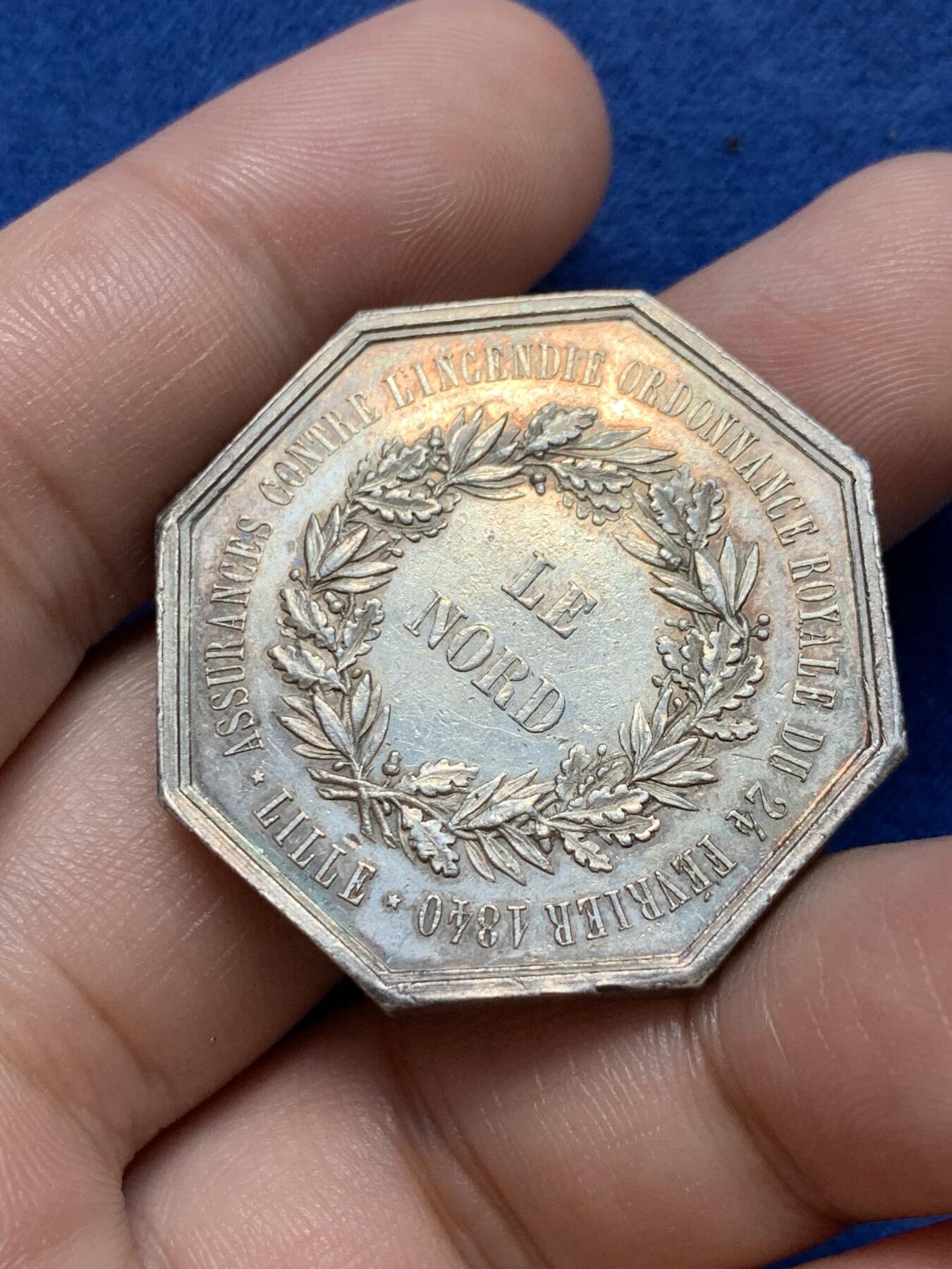 《竞宝斋》第291场- 周日，周一，周二 3场连拍 （全场包邮） 法国北部火灾保险公司八角银质代币，21.45g，35.2mm，手指边铭，高浮雕