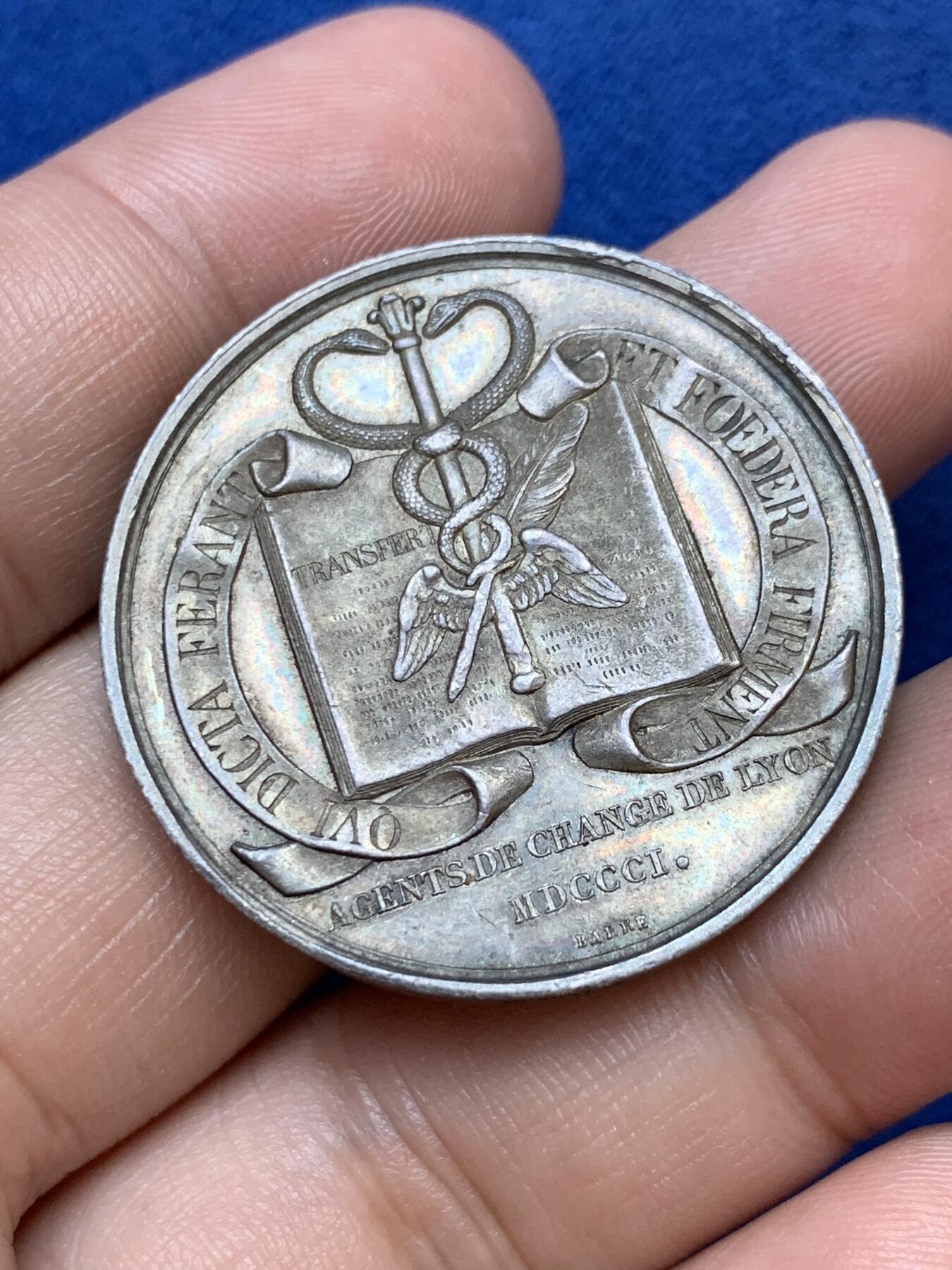 《竞宝斋》第291场- 周日，周一，周二 3场连拍 （全场包邮） 法国银质jeton，里昂经纪人，21.61g，35.6mm，手指边铭