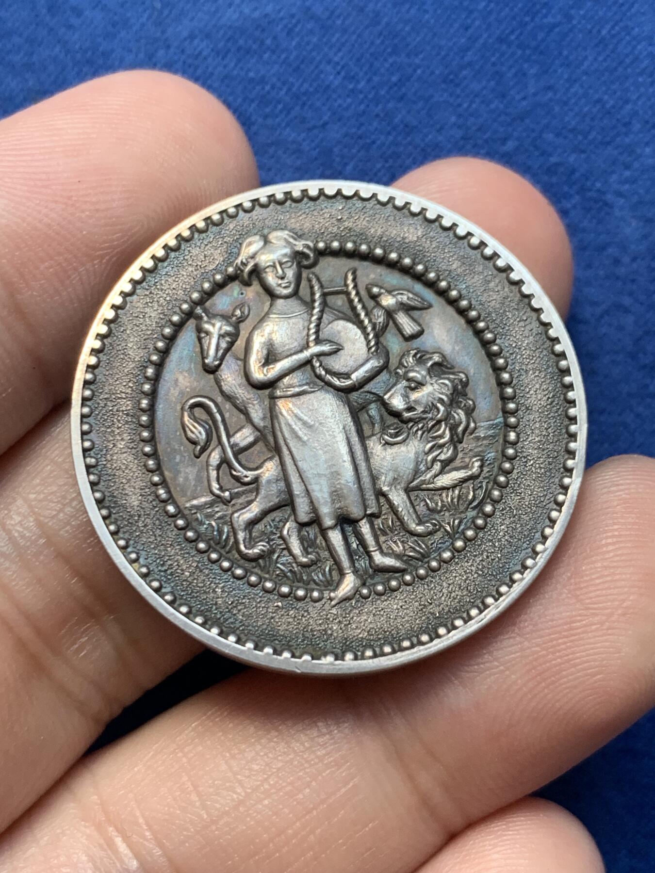 《竞宝斋》第291场- 周日，周一，周二 3场连拍 （全场包邮） 英国伯克郡白金汉郡奥克森市音乐节银质奖章，13.78g，32.7mm