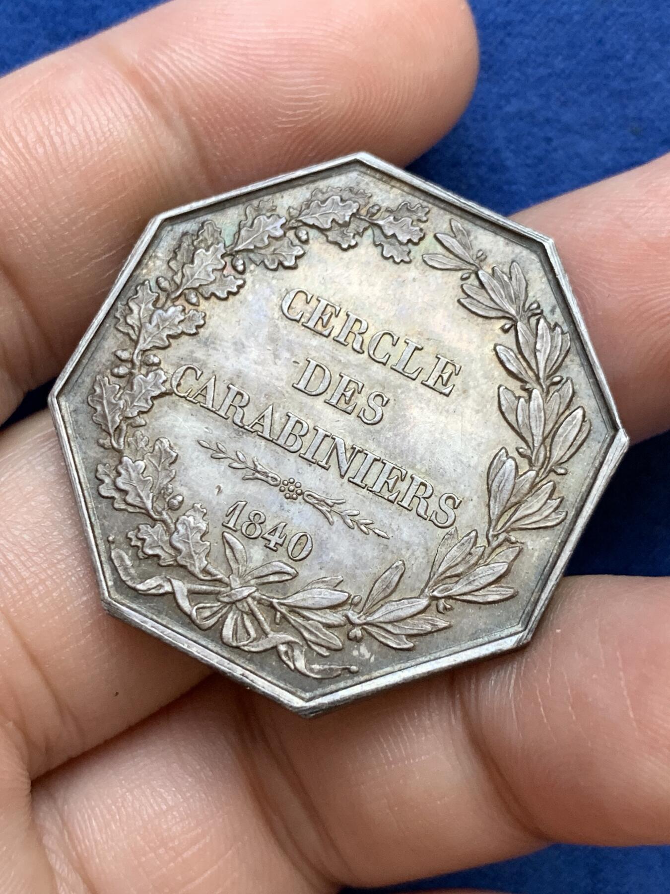 《竞宝斋》第291场- 周日，周一，周二 3场连拍 （全场包邮） 法国1840卡宾枪环八角银质代币 18.05克 35mm 蜜蜂边铭