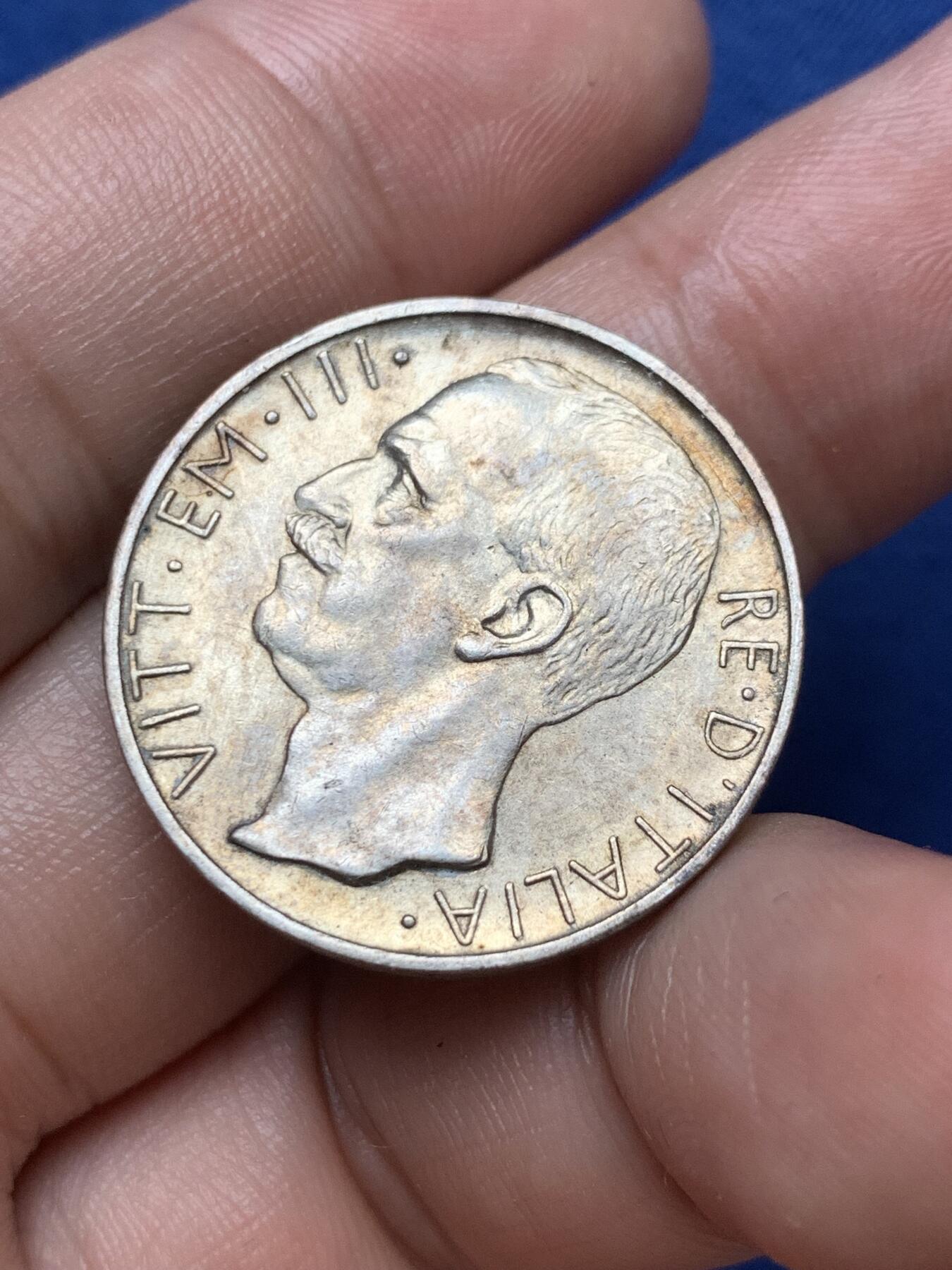 《竞宝斋》第290场- 周日，周一，周二 3场连拍 （全场包邮） 意大利1927马车10里拉银币 带光的好品