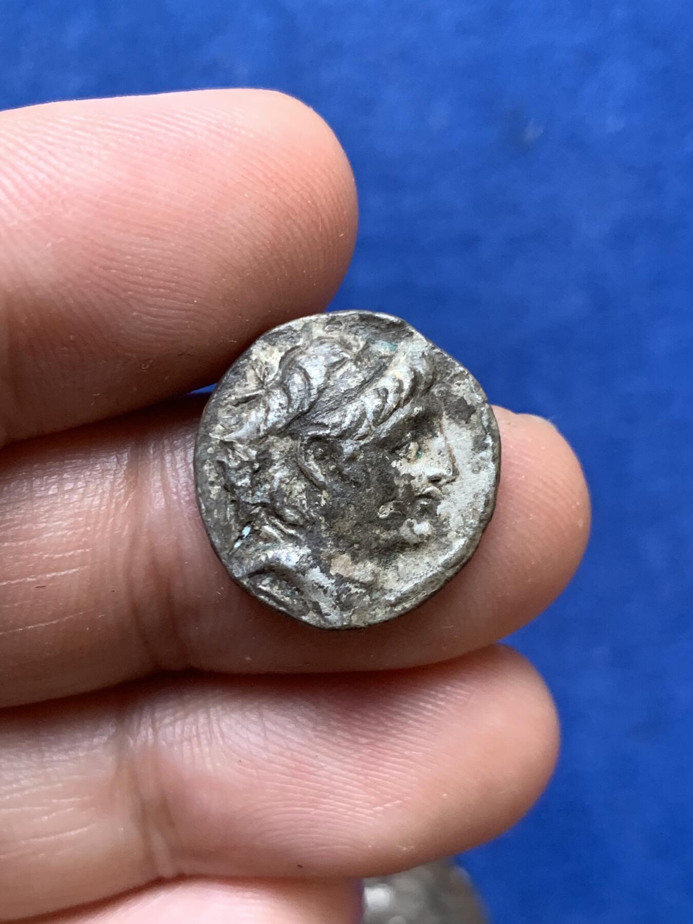 《竞宝斋》第290场- 周日，周一，周二 3场连拍 （全场包邮） 两枚一组 塞琉古帝国安条克七世 1德3.67克和4德15.7克 正面一般背面很漂亮