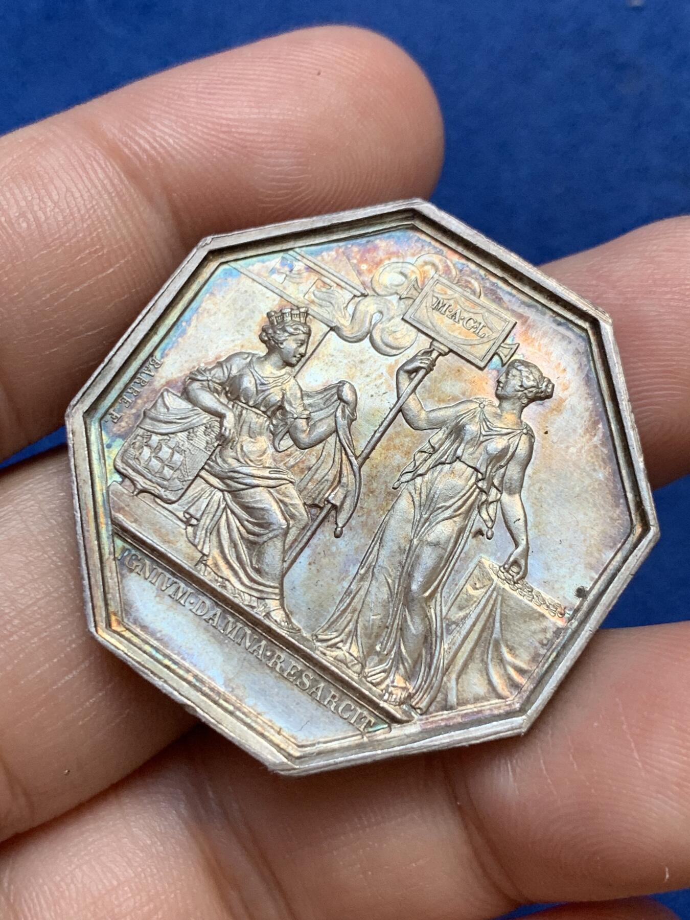 《竞宝斋》第291场- 周日，周一，周二 3场连拍 （全场包邮） 法国巴黎火灾保险公司八角银质代币，23.10g，36.2mm，蜜蜂边铭，边道犀利，厚重