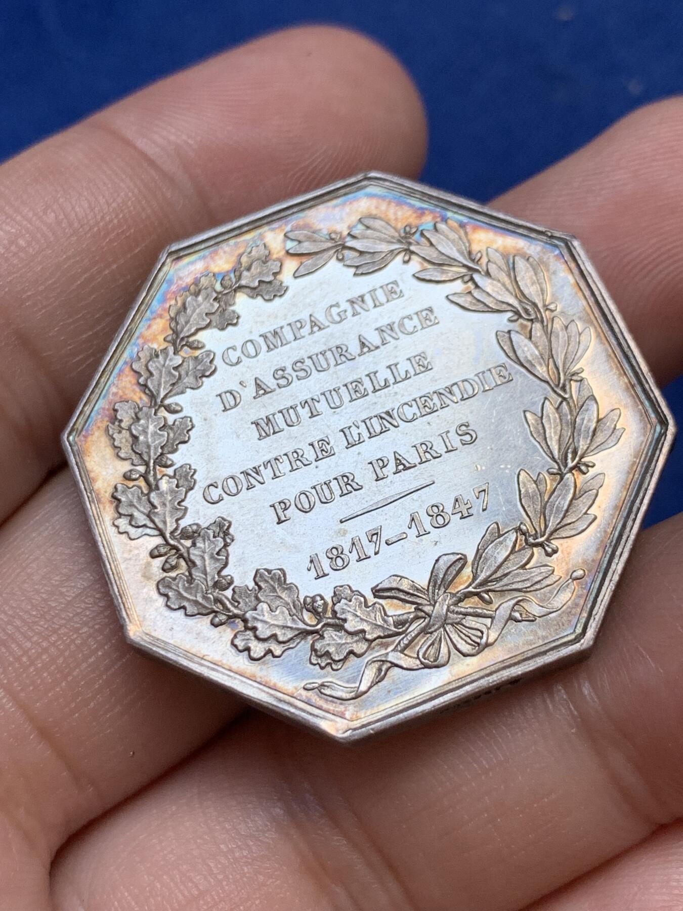 《竞宝斋》第291场- 周日，周一，周二 3场连拍 （全场包邮） 法国巴黎火灾保险公司八角银质代币，23.10g，36.2mm，蜜蜂边铭，边道犀利，厚重