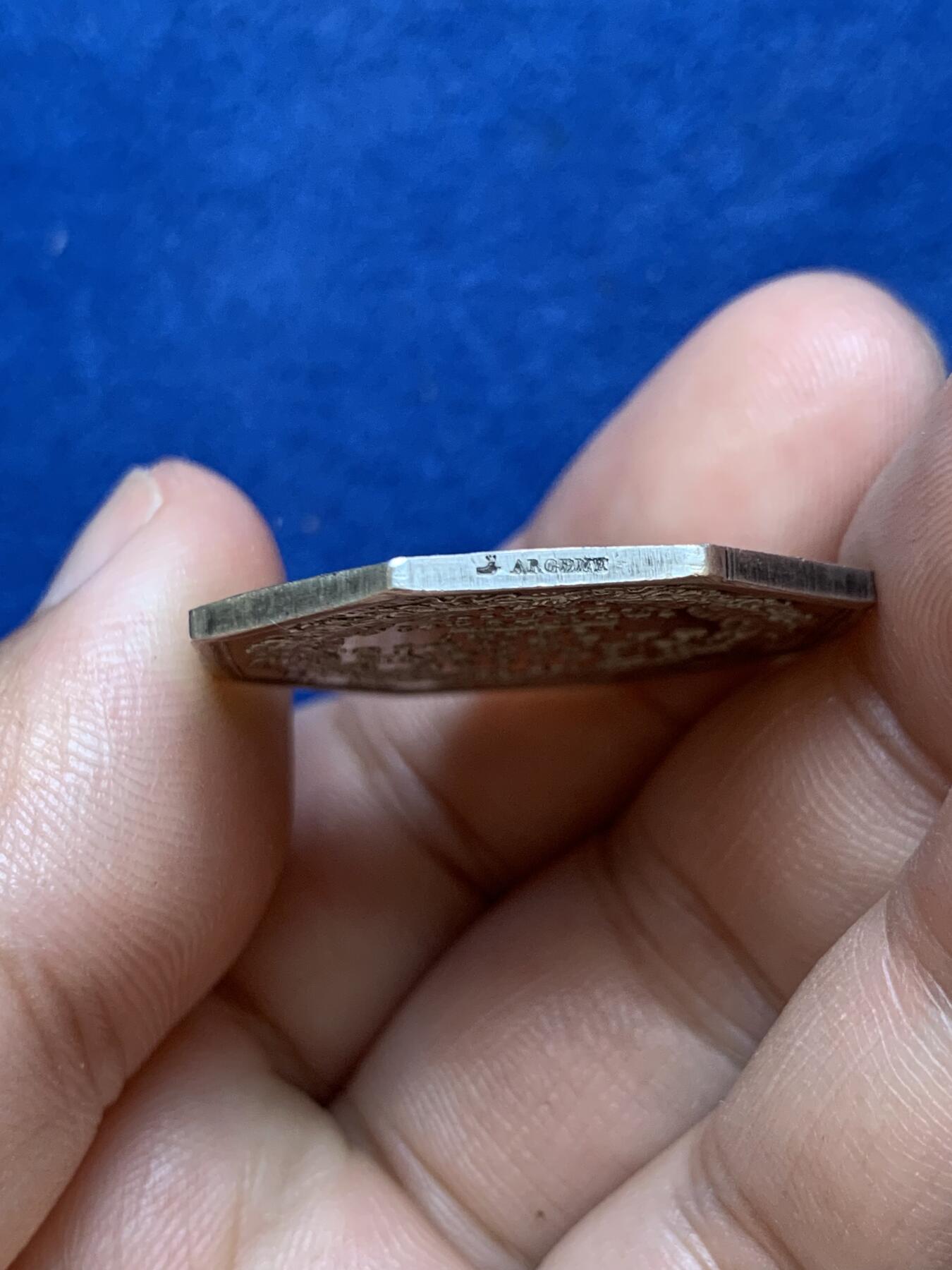 《竞宝斋》第291场- 周日，周一，周二 3场连拍 （全场包邮） 法国菲利普一世头像桑利斯储蓄银行八角银质代币，12.85g，30.8mm，船首边铭