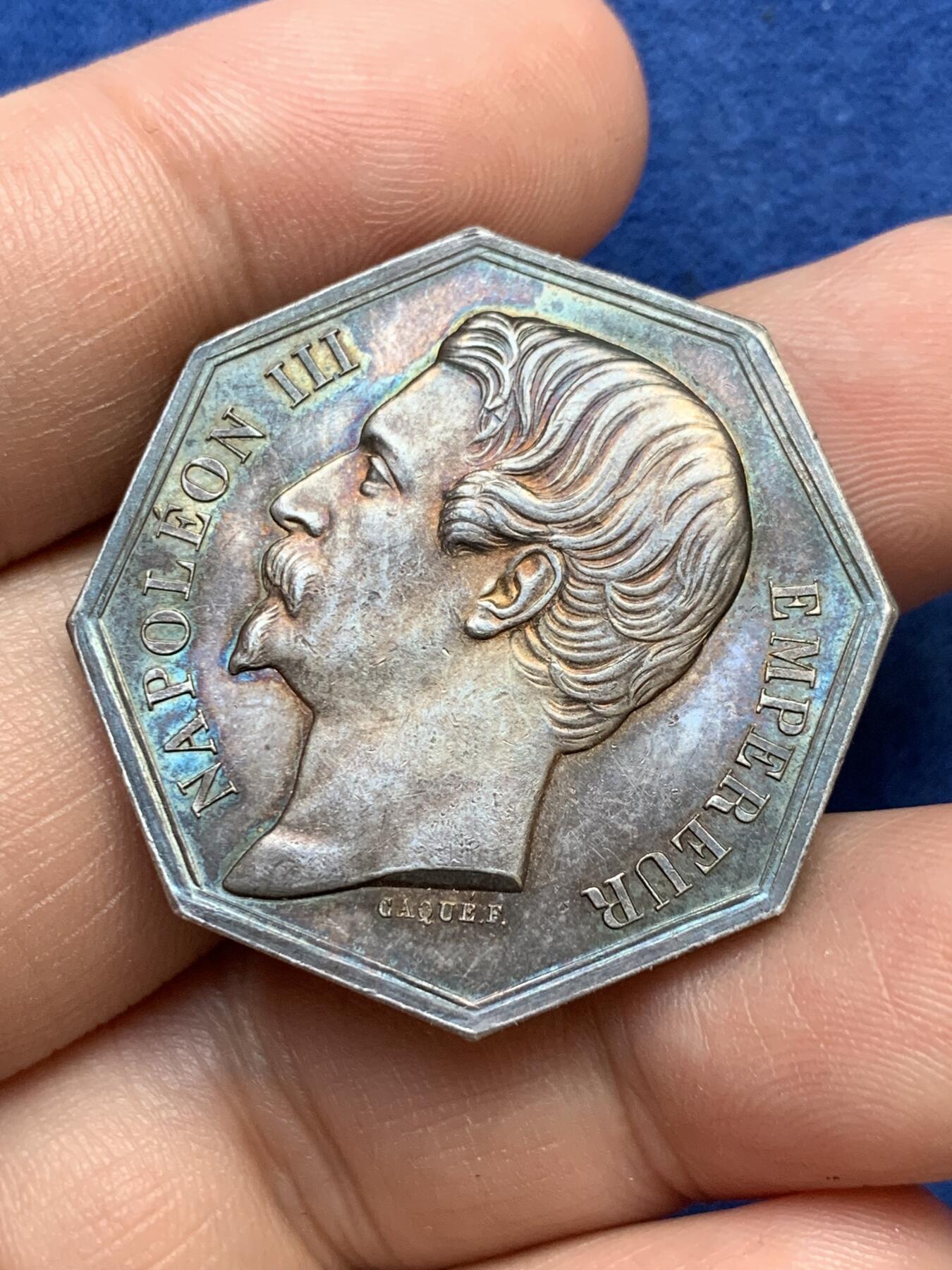 《竞宝斋》第291场- 周日，周一，周二 3场连拍 （全场包邮） 法国波尔多商会拿破仑三世头像八角银jeton，33.5mm，19.6克，1845-1860年 手指+ARGENT边铭