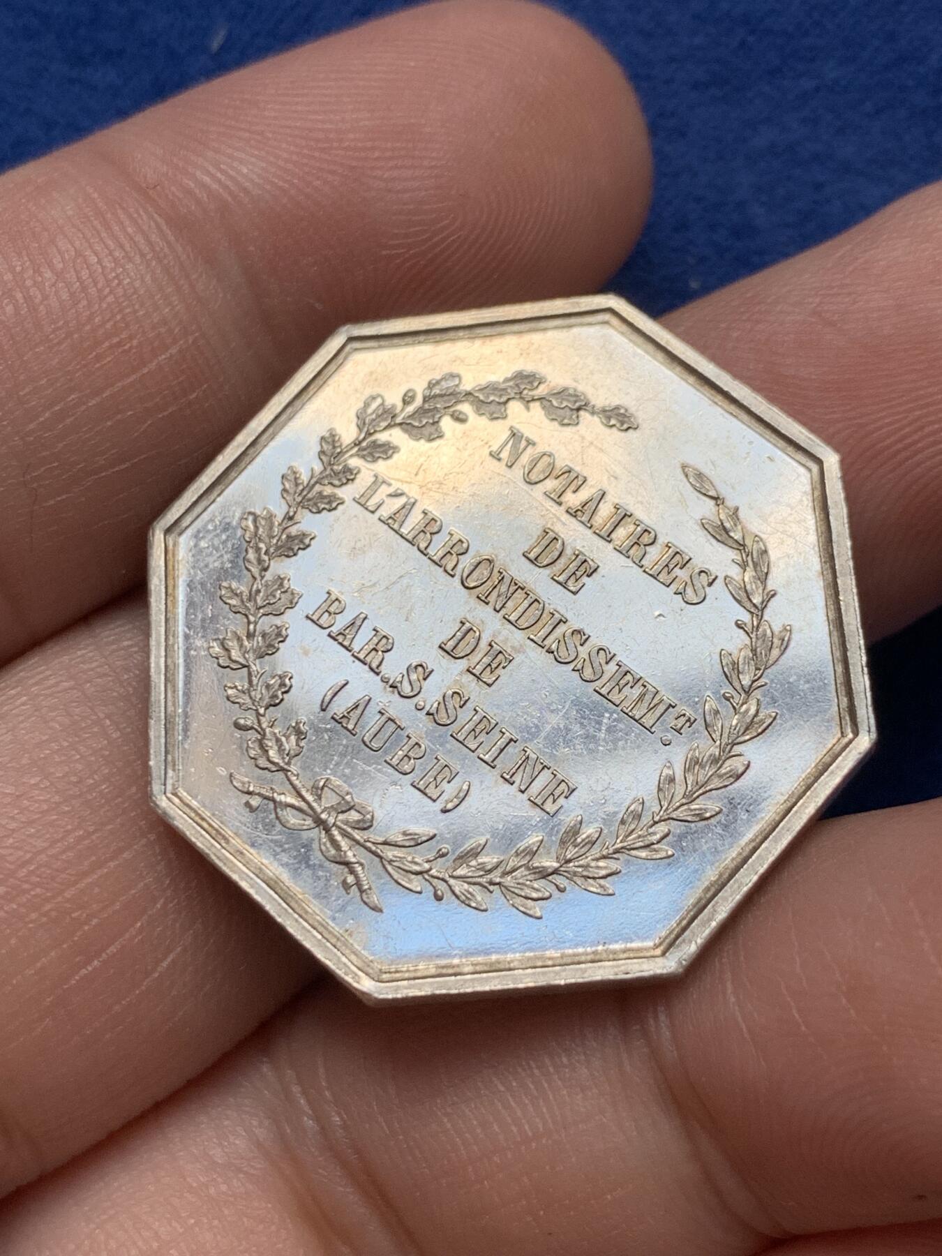 《竞宝斋》第291场- 周日，周一，周二 3场连拍 （全场包邮） 法国奥布河畔塞纳河畔巴尔公证人八角银质代币，12.30g，30mm，油灯边铭