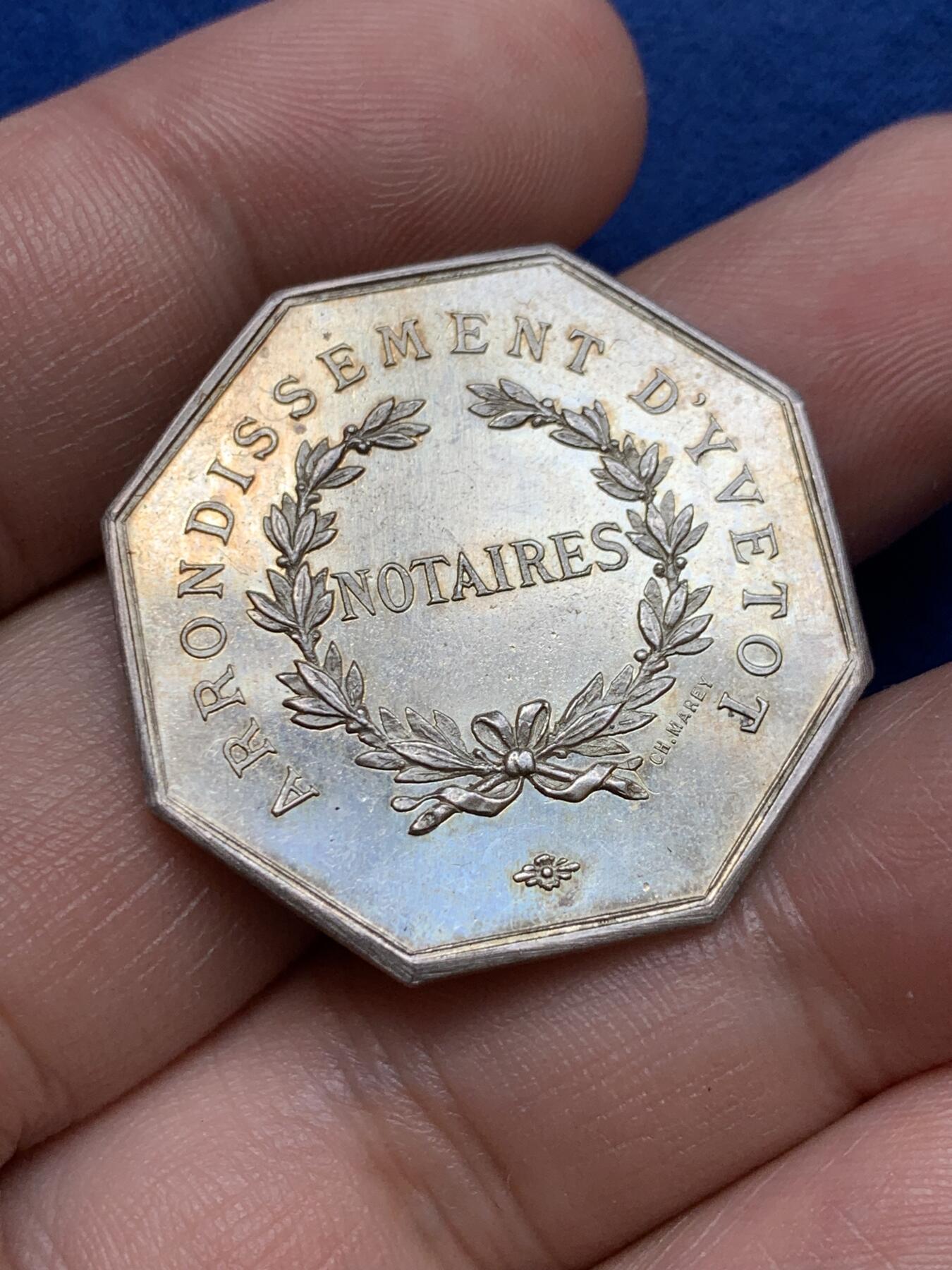 《竞宝斋》第291场- 周日，周一，周二 3场连拍 （全场包邮） 法国伊维托区公证人八角银jeton，女神铭文：我的规则就是法律，31.5mm，12.9克，丰饶角+ARGENT边铭