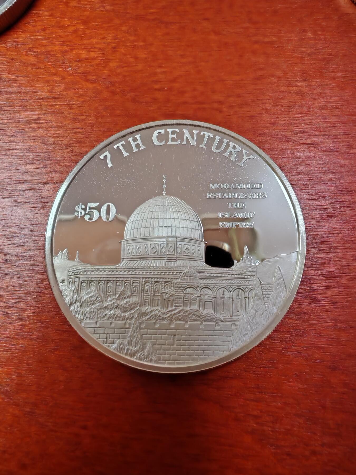 长老汇龙年精选第十一场拍卖（币中币） 1997库克群岛世界大事记之第七世纪默罕默德建立伊斯兰帝国50元精制银币