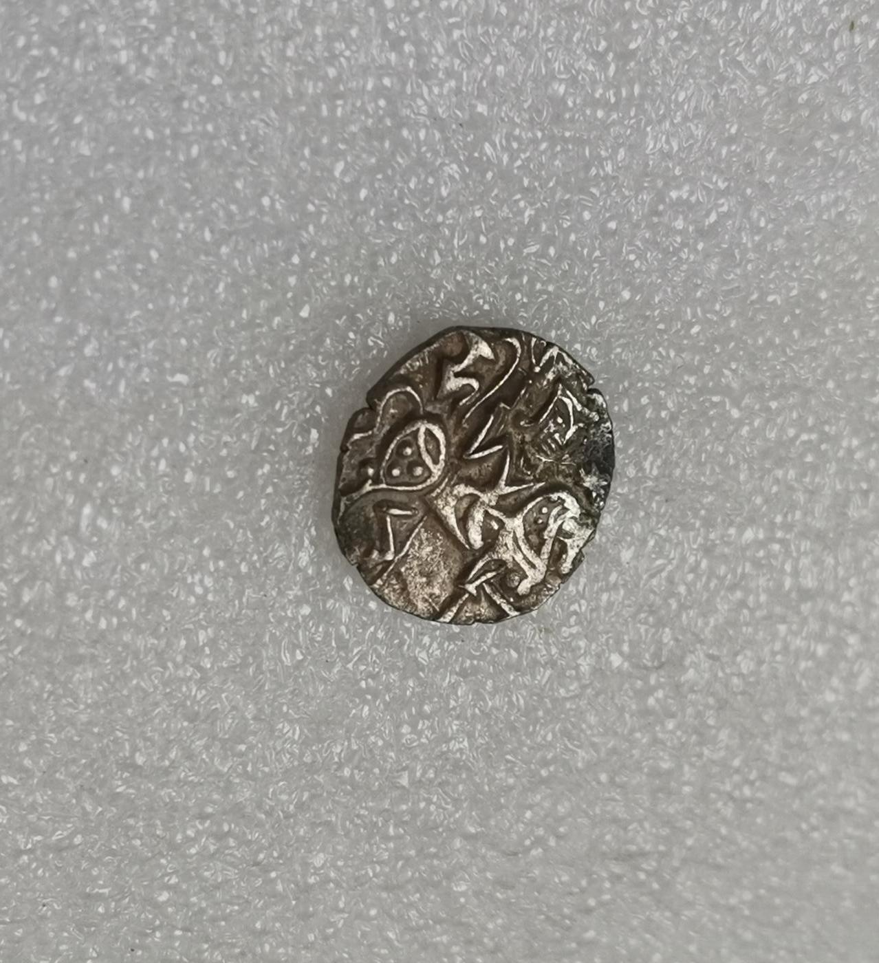 瓶子🏺第151期拍卖会  好品沙希王朝牛瘤骑士银币