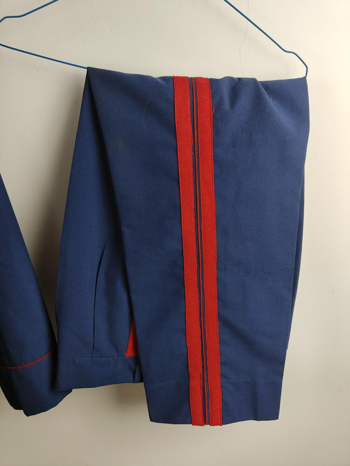 全场0元起拍 第177期 咸鱼国勋章拍卖专场 7月28日（周日）下午6：00开始 罗马尼亚 齐奥塞斯库时期 陆军大将礼服 腰围102 肩宽44 衣长76 袖长62 亚腰围90 裤长95