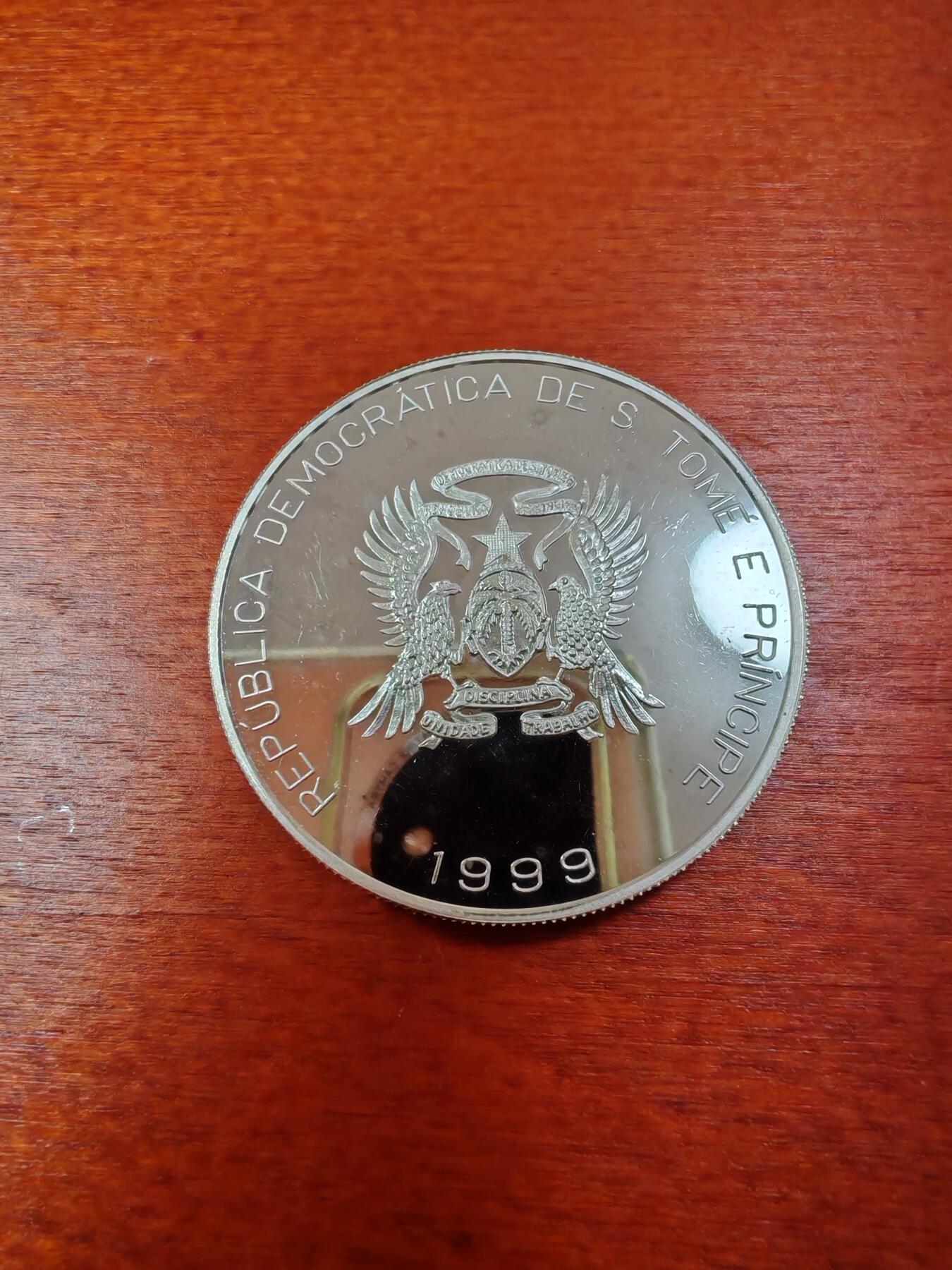 长老汇龙年精选第十一场拍卖（币中币） 1999圣多美与普林斯顿2000多布拉斯/1欧元双币值精制银币，+法国1/2法郎