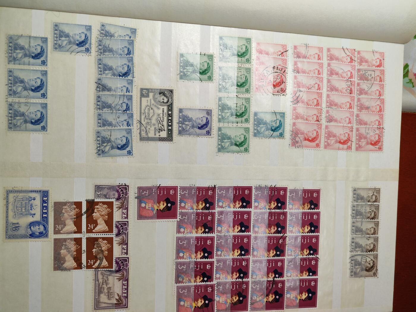 长老汇龙年精选第十一场拍卖（币中币） 斐济等英国原太平洋殖民地邮票册一本，7页14面，新旧混合