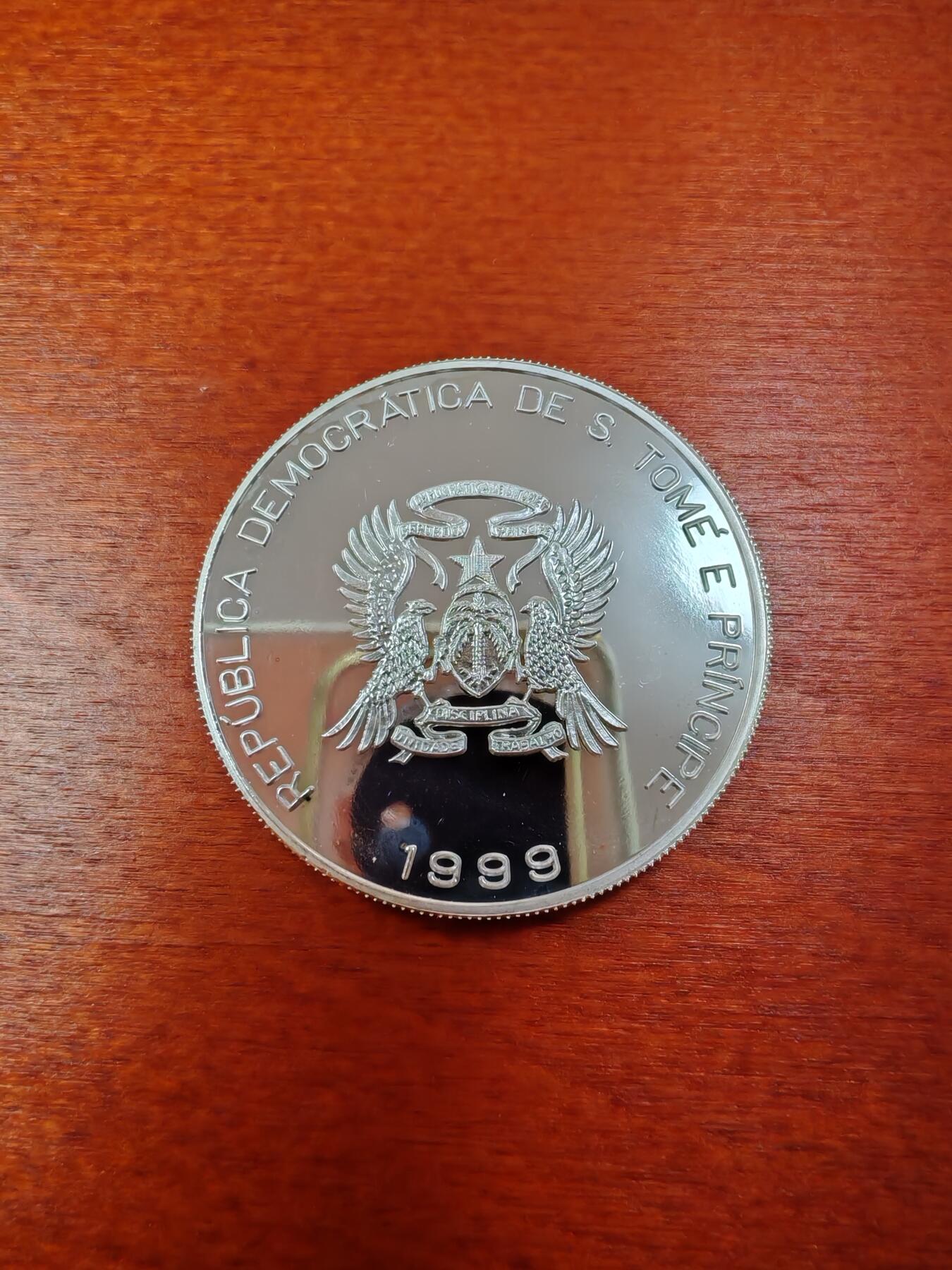 长老汇龙年精选第十一场拍卖（币中币） 1999圣多美与普林斯顿2000多布拉斯/1欧元双币值精制银币，+爱尔兰5便士