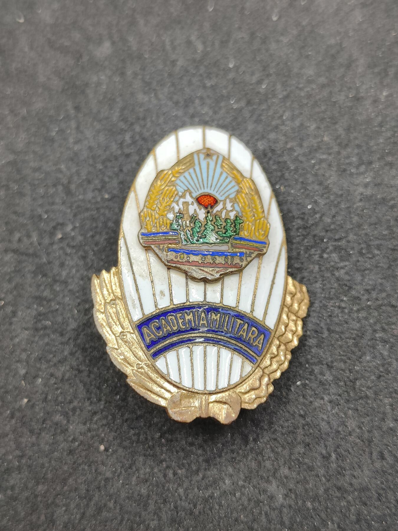 全场0元起拍 第177期 咸鱼国勋章拍卖专场 7月28日（周日）下午6：00开始 罗马尼亚高等军校毕业证章