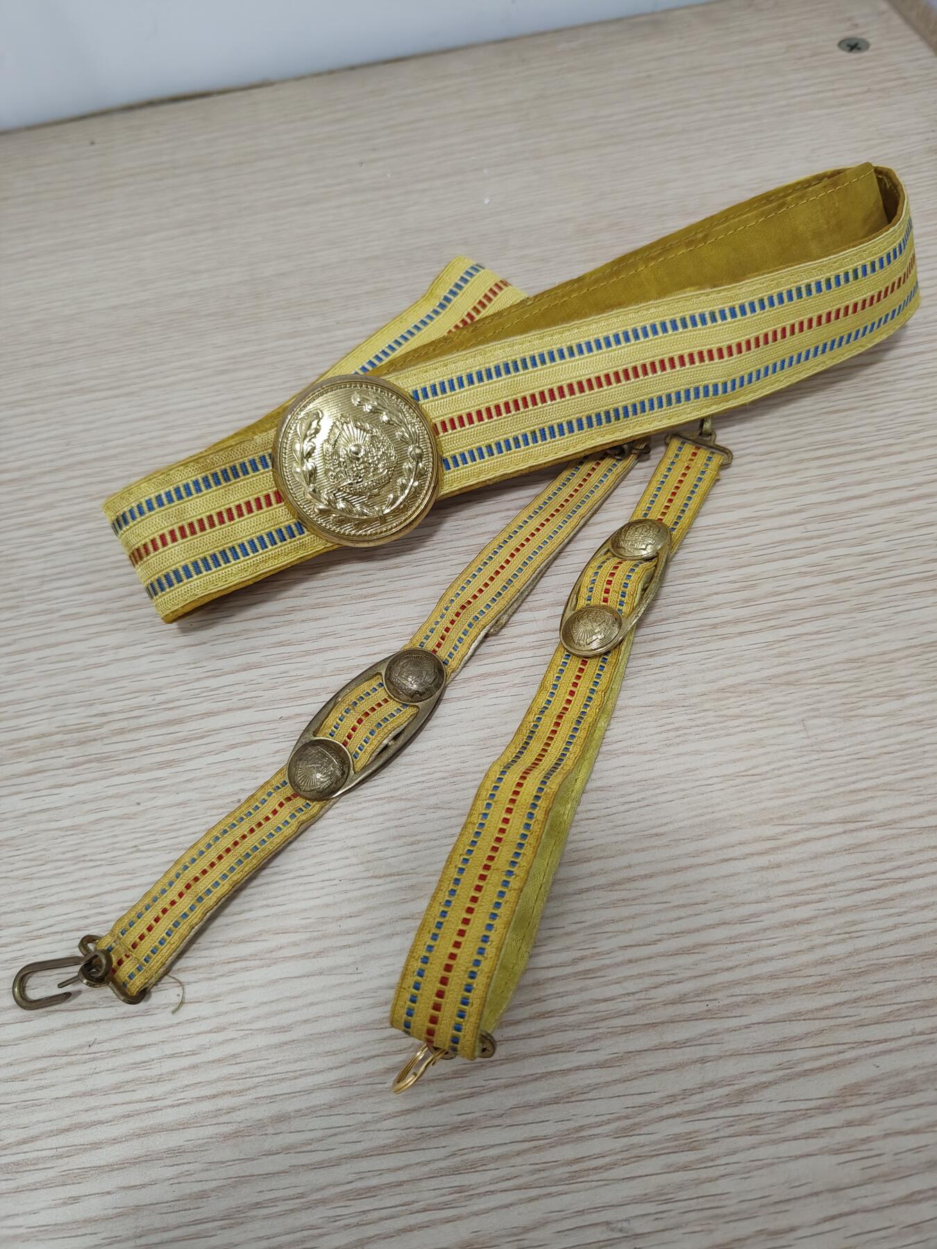 全场0元起拍 第177期 咸鱼国勋章拍卖专场 7月28日（周日）下午6：00开始 罗马尼亚将官礼服腰带 长度可调节最长115CM 带剑挂 