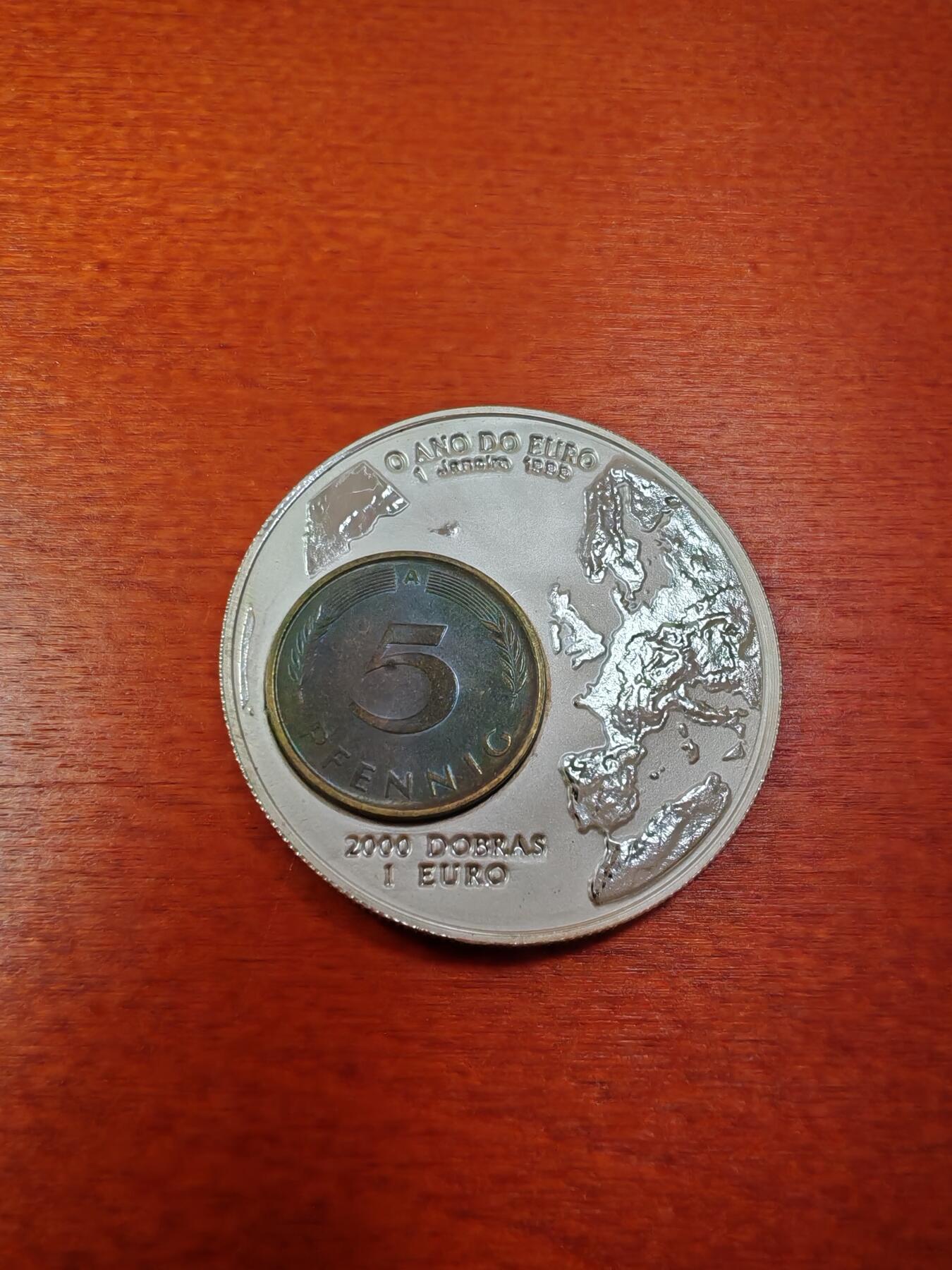 长老汇龙年精选第十一场拍卖（币中币） 1999圣多美与普林斯顿2000多布拉斯/1欧元双币值精制银币，+德国5芬尼，有氧化松动