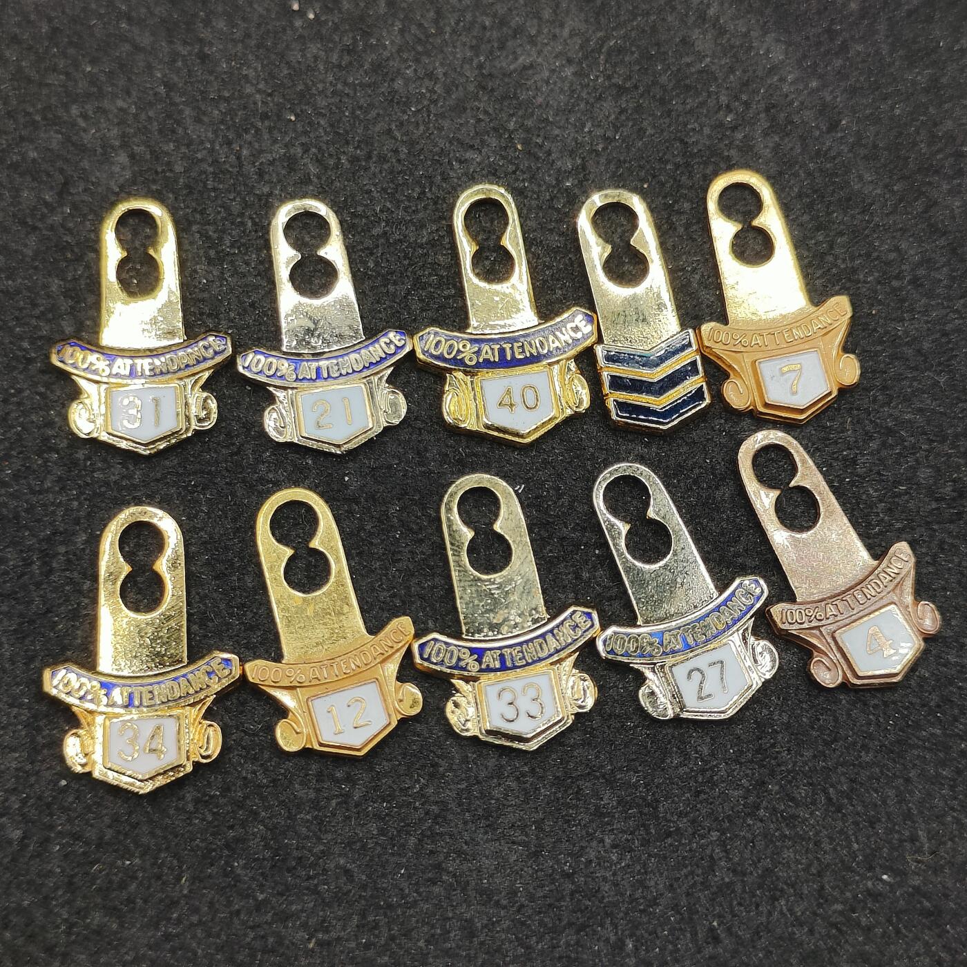 全场0元起拍 第177期 咸鱼国勋章拍卖专场 7月28日（周日）下午6：00开始 国际狮子会徽章下挂一组10个