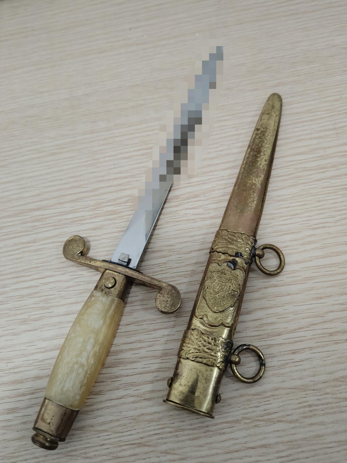 全场0元起拍 第177期 咸鱼国勋章拍卖专场 7月28日（周日）下午6：00开始 原品 罗马尼亚将官礼服配刃 安全未开刃工艺品