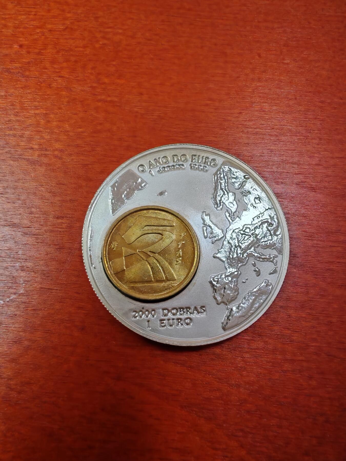 长老汇龙年精选第十一场拍卖（币中币） 1999圣多美与普林斯顿2000多布拉斯/1欧元双币值精制银币，+西班牙5比塞塔