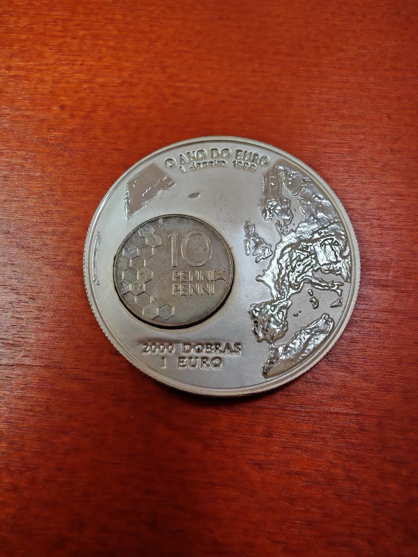 长老汇龙年精选第十一场拍卖（币中币） 1999圣多美与普林斯顿2000多布拉斯/1欧元双币值精制银币，+芬兰10盆尼