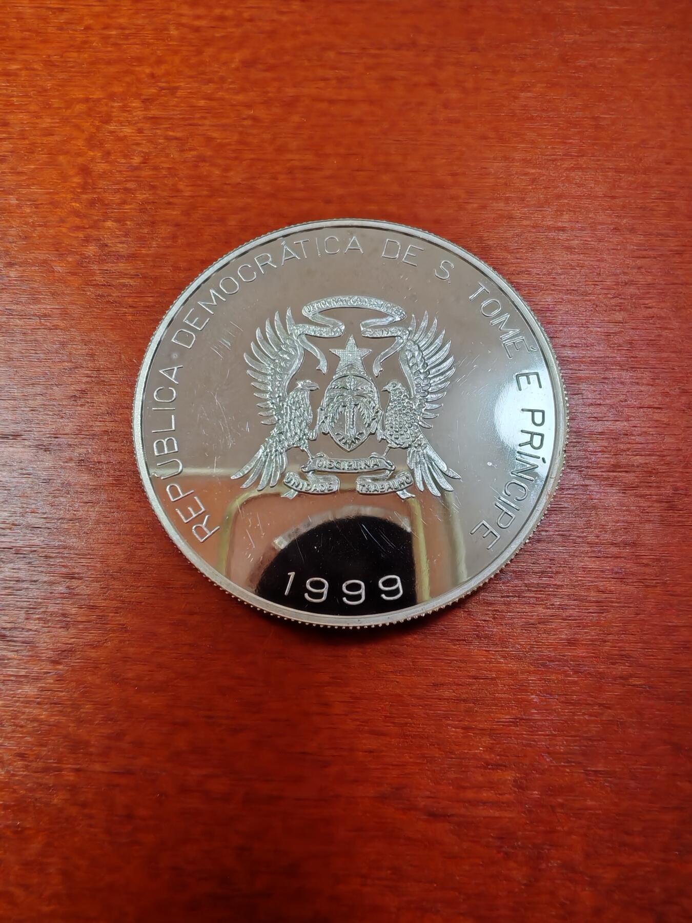 长老汇龙年精选第十一场拍卖（币中币） 1999圣多美与普林斯顿2000多布拉斯/1欧元双币值精制银币，+意大利50里拉