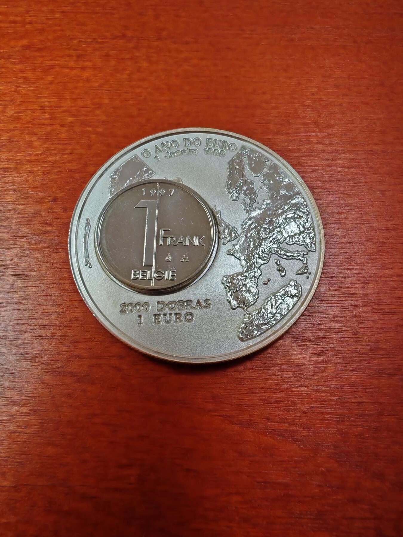 长老汇龙年精选第十一场拍卖（币中币） 1999圣多美与普林斯顿2000多布拉斯/1欧元双币值精制银币，+比利时1法郎