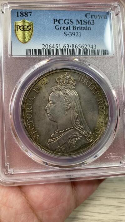 万国钱币拍卖第030期（万国三十期纪念大拍） PCGS MS63 1887年英国维多利亚女皇高冠马剑1克朗大银币 原味五彩
