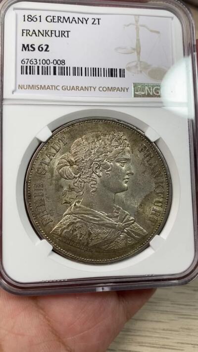 万国钱币拍卖第030期（万国三十期纪念大拍） NGC MS62 1861年德国法兰克福少女流通2泰勒 原味环欧洲金彩 隐藏在包浆下的原光呼之欲出