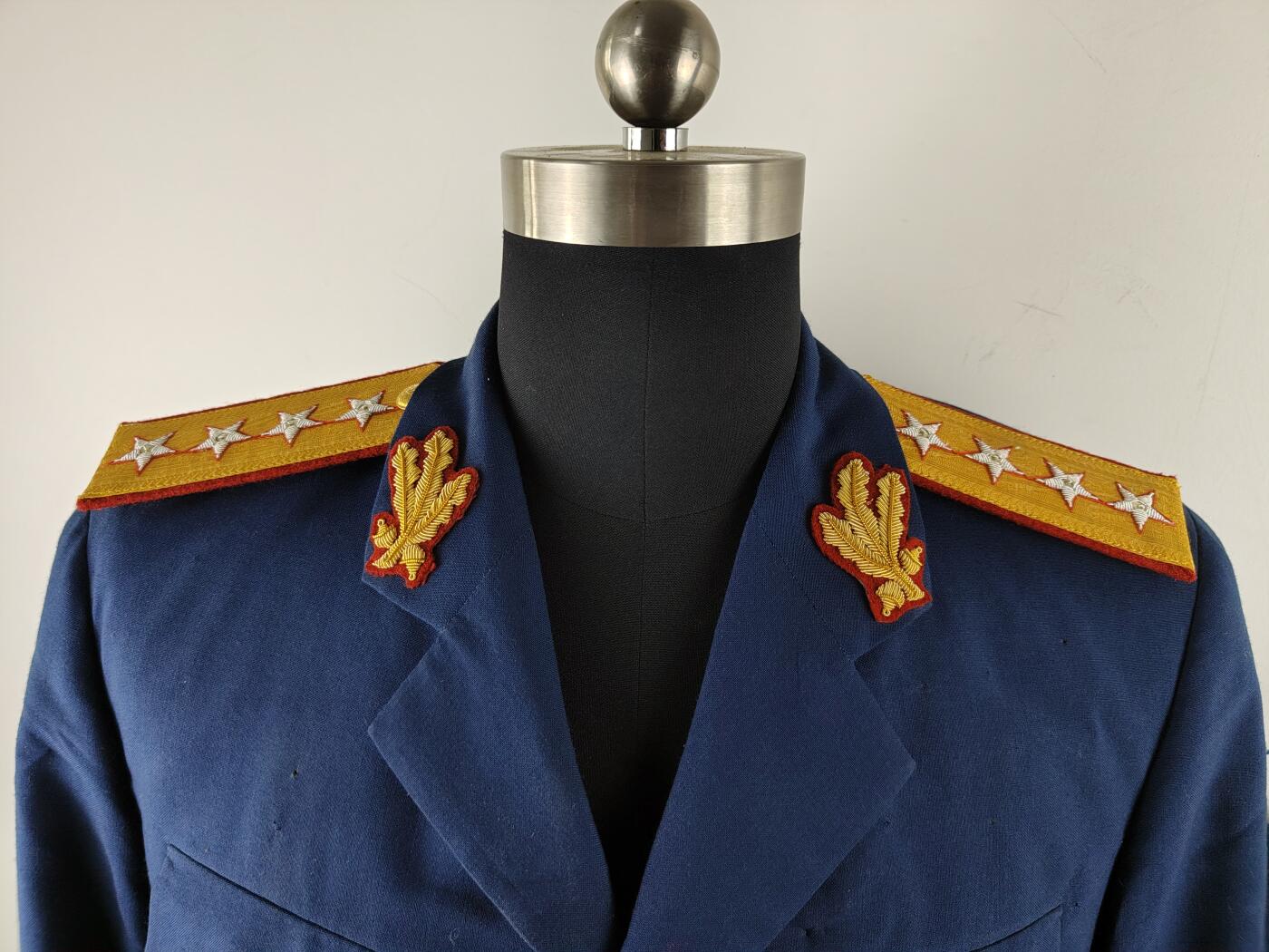 全场0元起拍 第177期 咸鱼国勋章拍卖专场 7月28日（周日）下午6：00开始 罗马尼亚 齐奥塞斯库时期 陆军大将礼服 腰围102 肩宽44 衣长76 袖长62 亚腰围90 裤长95